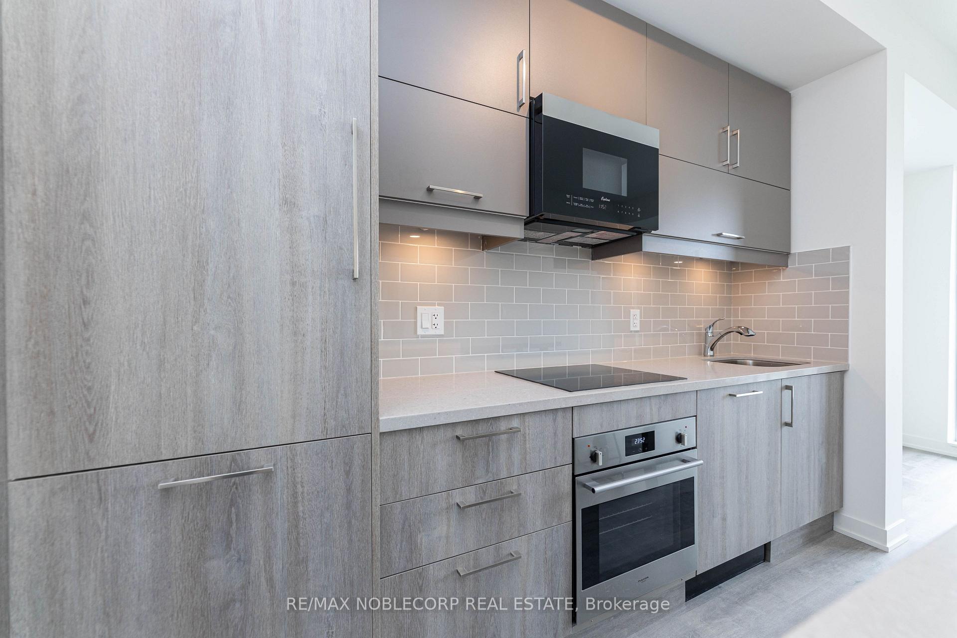 Photo 12 of Unit 805B, 292 Verdale Crossing, Markham, Unionville — HOMEH