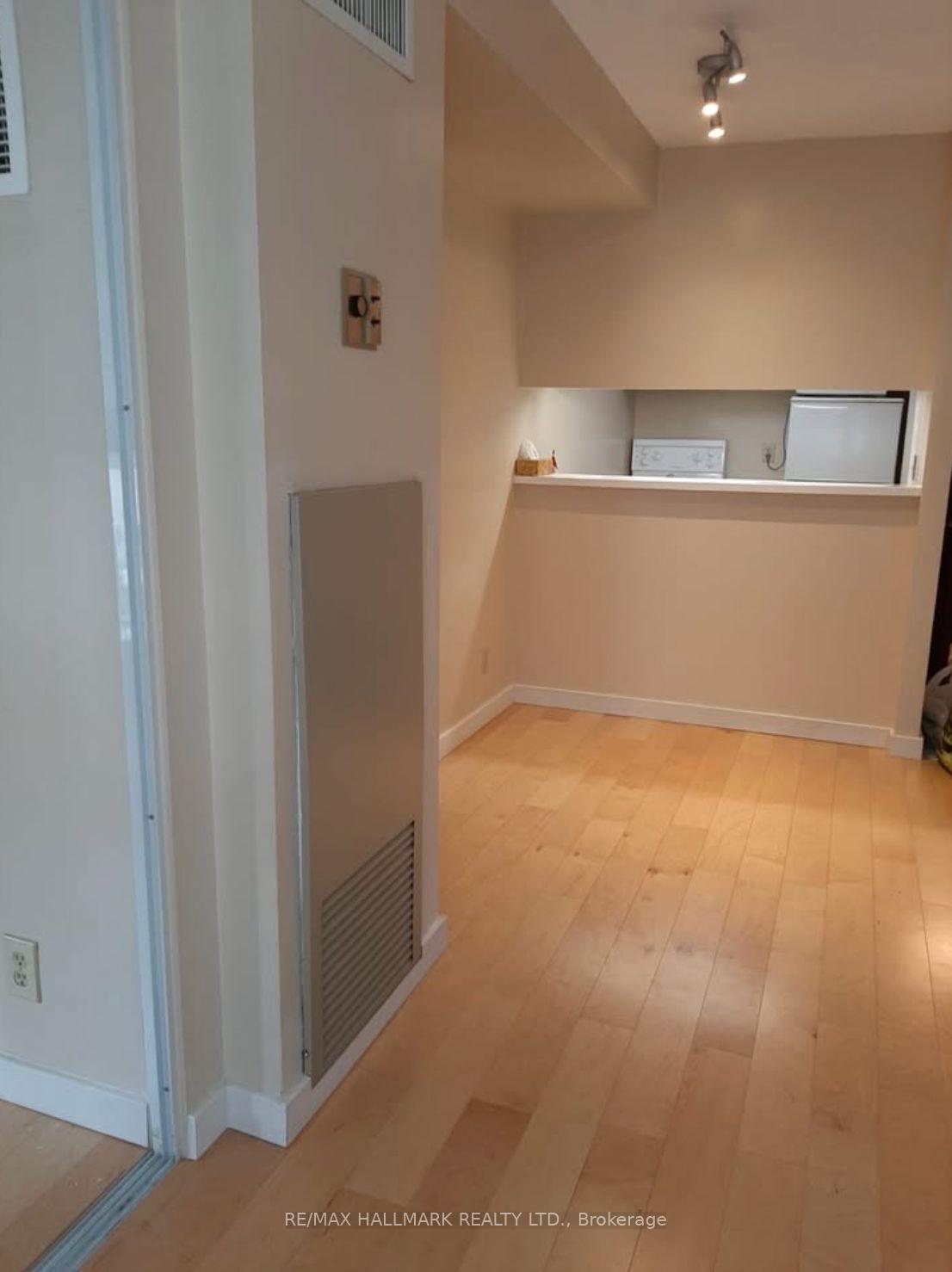 Photo 2 of Unit 821, 711 Bay Street, Toronto, Bay Street Corridor — HOMEH
