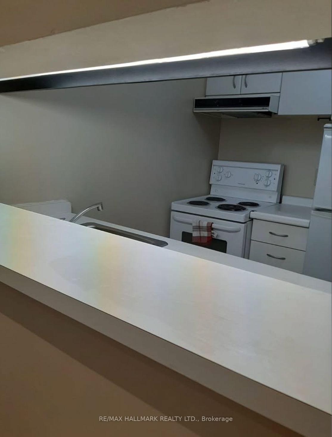 Photo 4 of Unit 821, 711 Bay Street, Toronto, Bay Street Corridor — HOMEH
