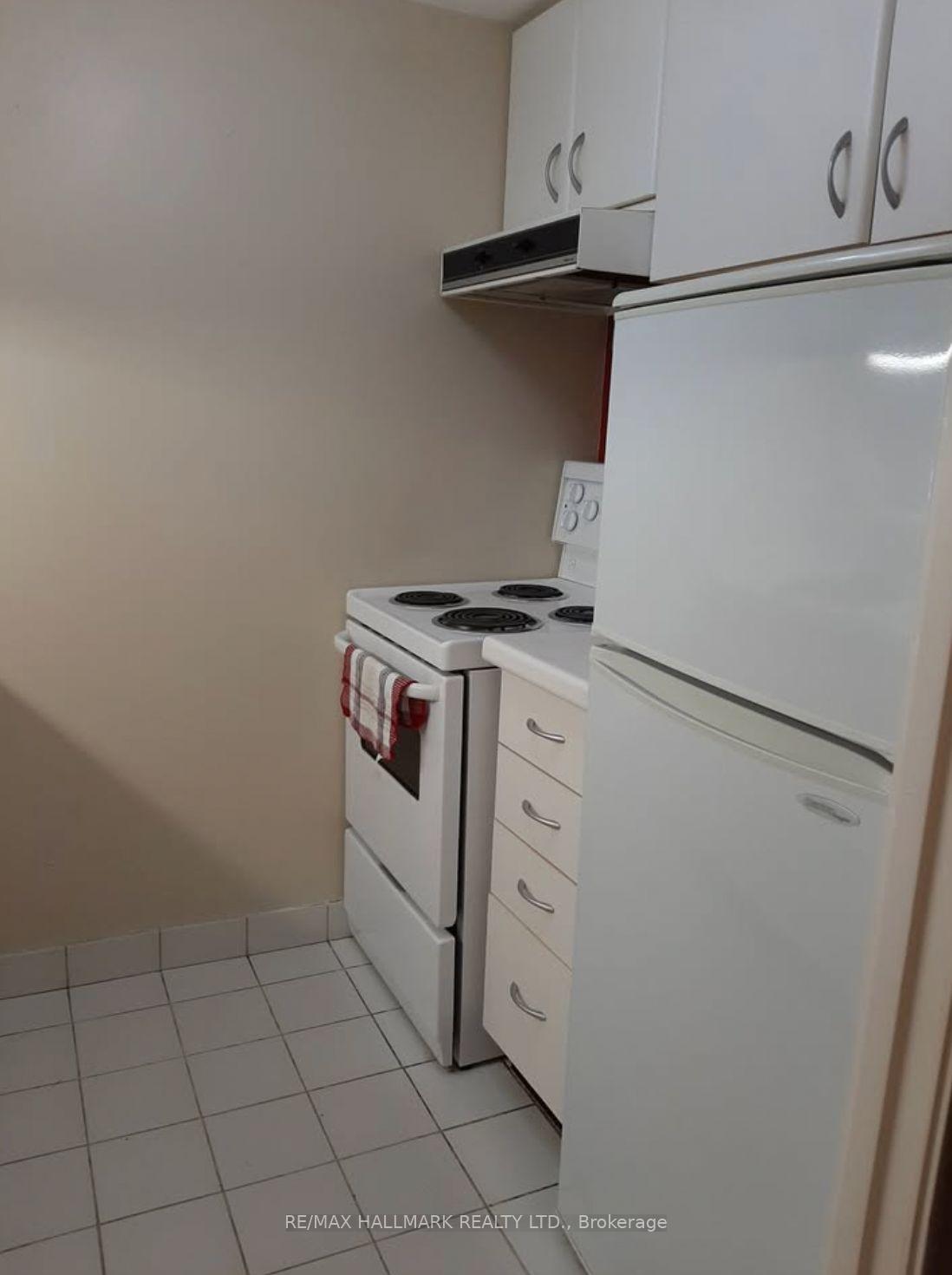 Photo 5 of Unit 821, 711 Bay Street, Toronto, Bay Street Corridor — HOMEH