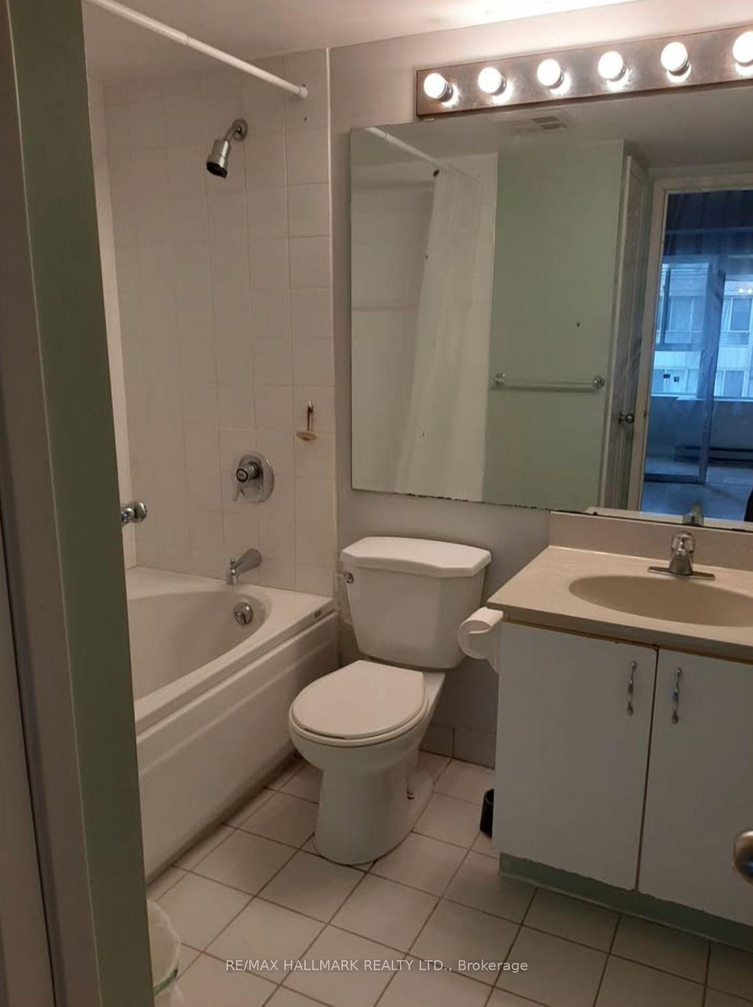 Photo 6 of Unit 821, 711 Bay Street, Toronto, Bay Street Corridor — HOMEH