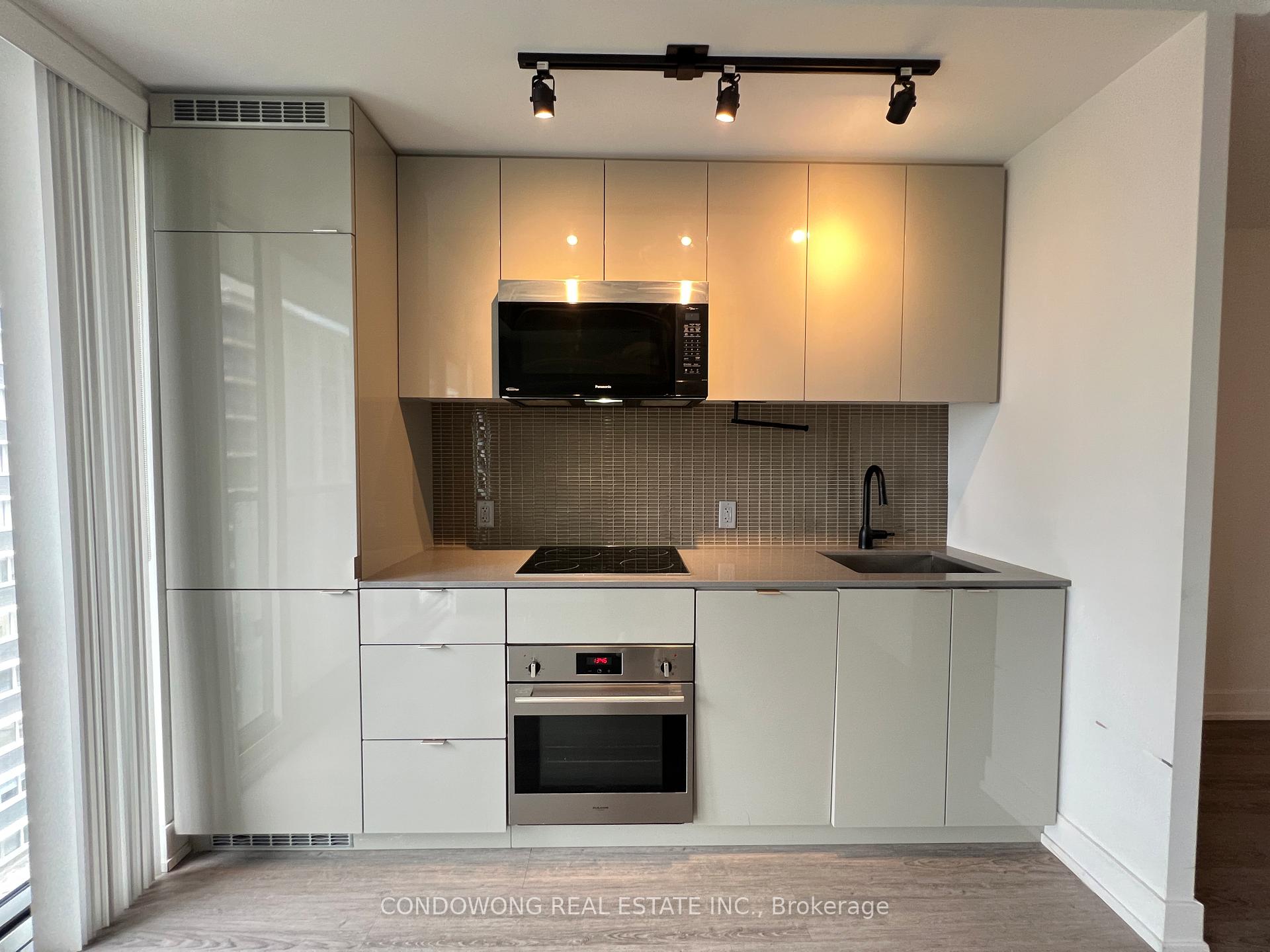 Photo 2 of Unit 1508, 7 Grenville Street, Toronto, Bay Street Corridor — HOMEH