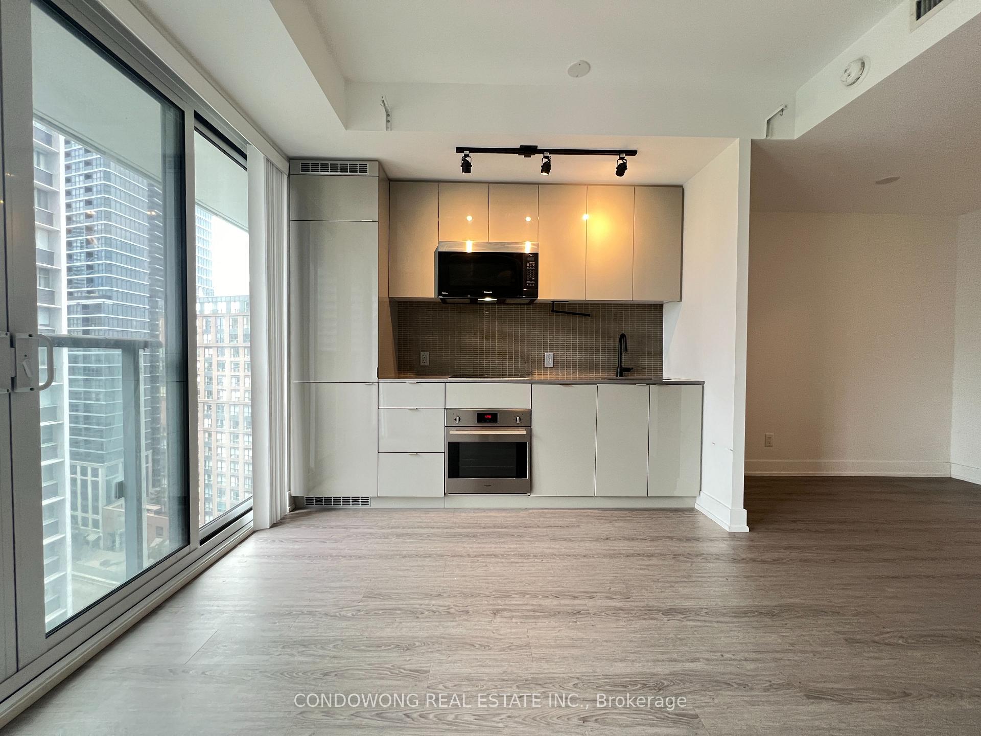 Photo 3 of Unit 1508, 7 Grenville Street, Toronto, Bay Street Corridor — HOMEH