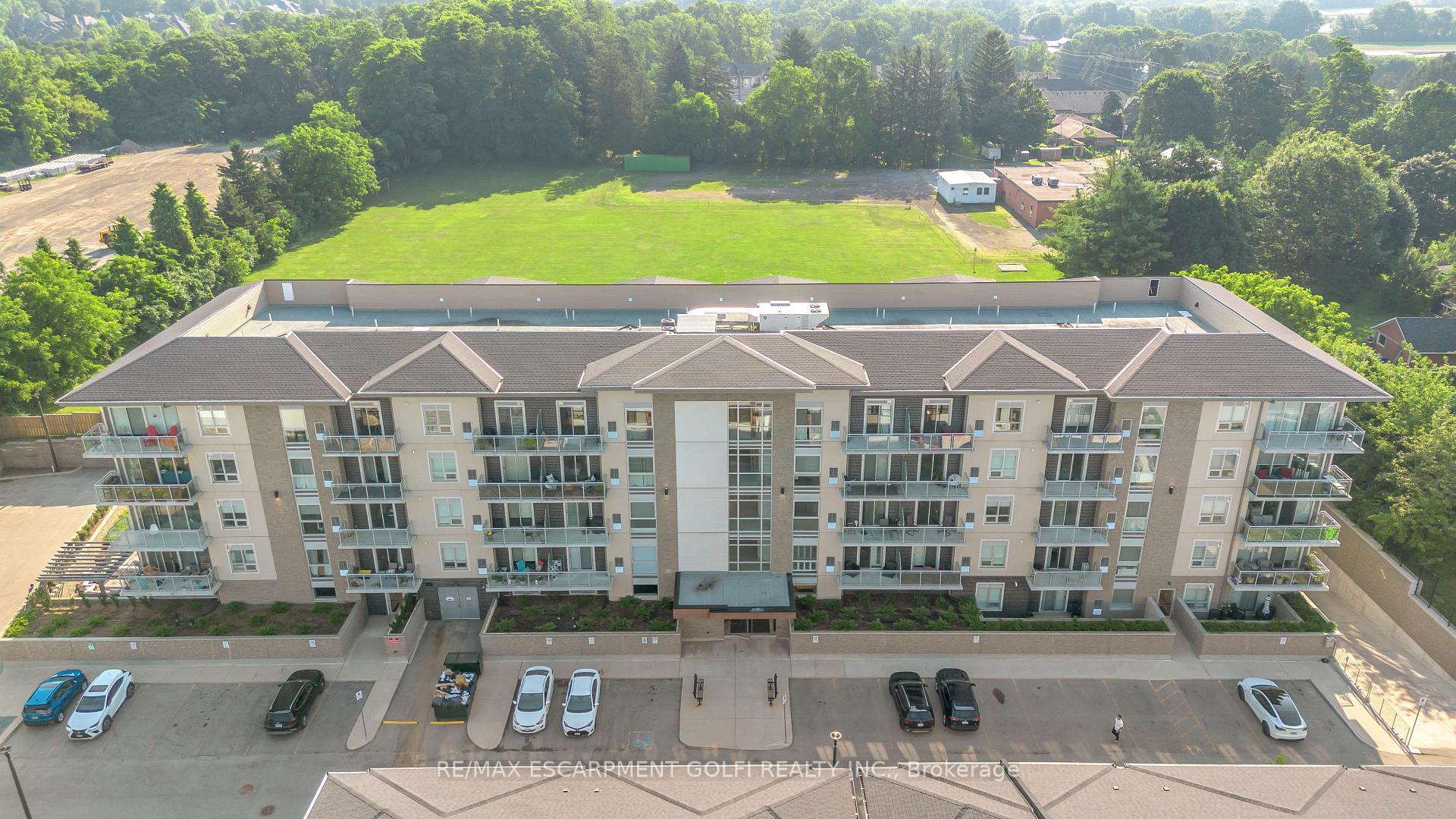 Photo 3 of Unit 208, 16 Markle Crescent, Hamilton, Ancaster — HOMEH