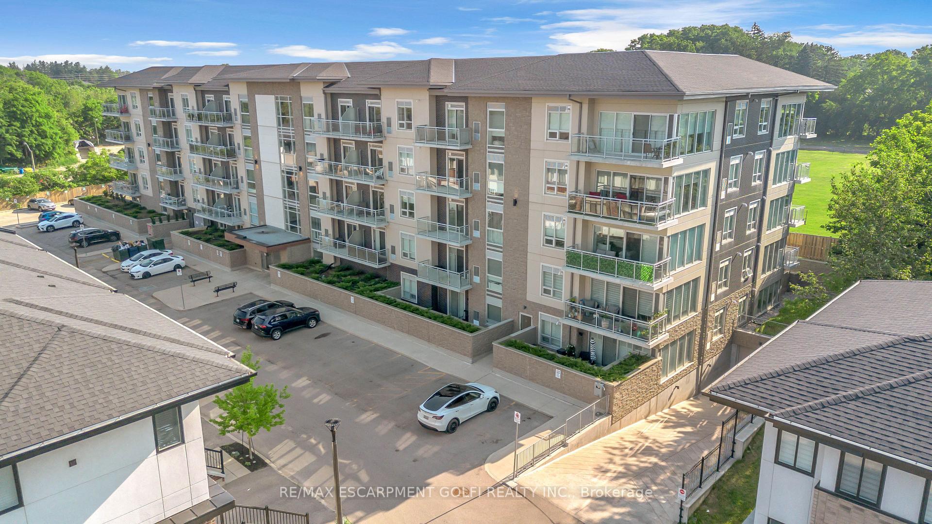 Photo 4 of Unit 208, 16 Markle Crescent, Hamilton, Ancaster — HOMEH