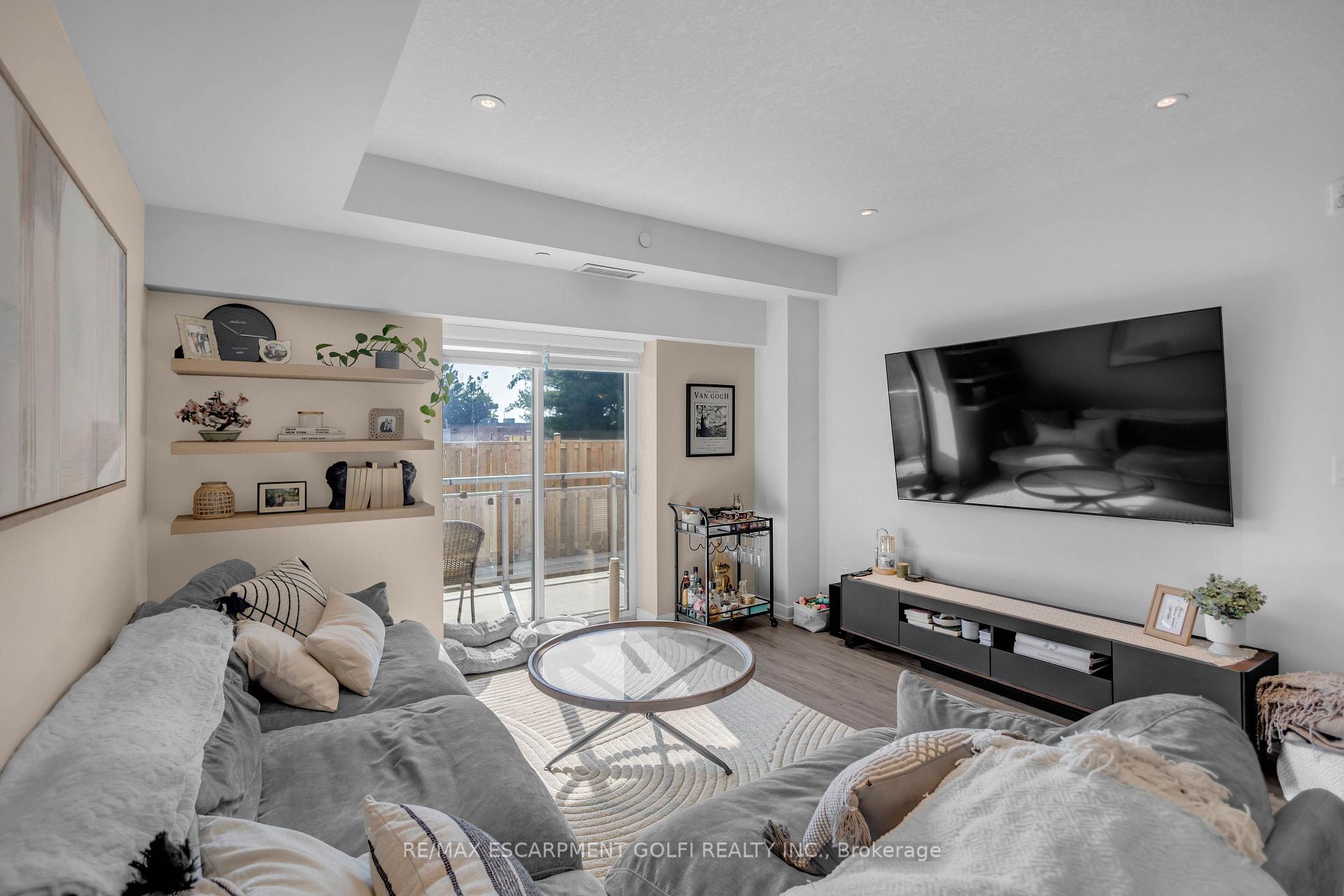 Photo 15 of Unit 208, 16 Markle Crescent, Hamilton, Ancaster — HOMEH