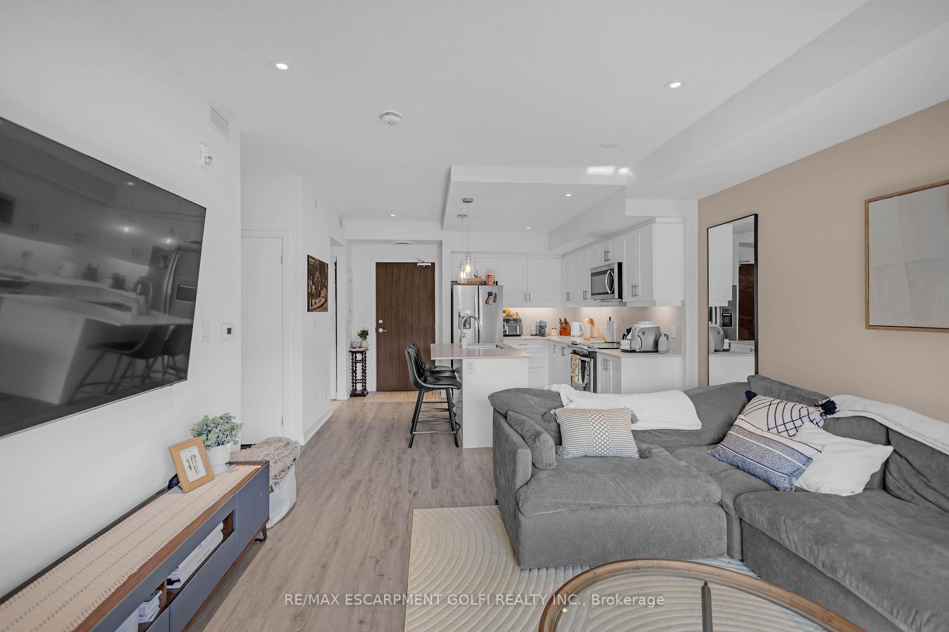 Photo 16 of Unit 208, 16 Markle Crescent, Hamilton, Ancaster — HOMEH