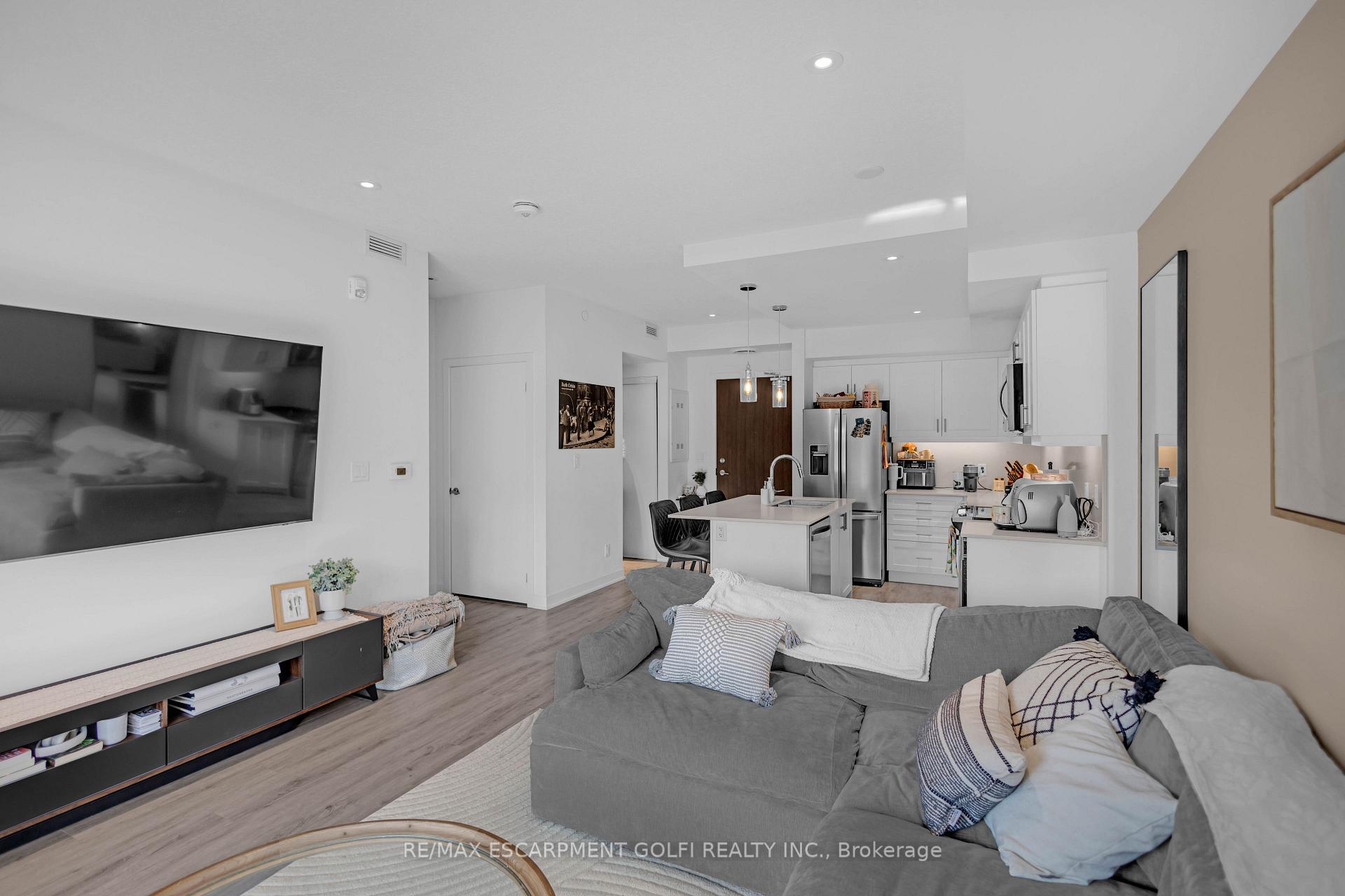 Photo 17 of Unit 208, 16 Markle Crescent, Hamilton, Ancaster — HOMEH