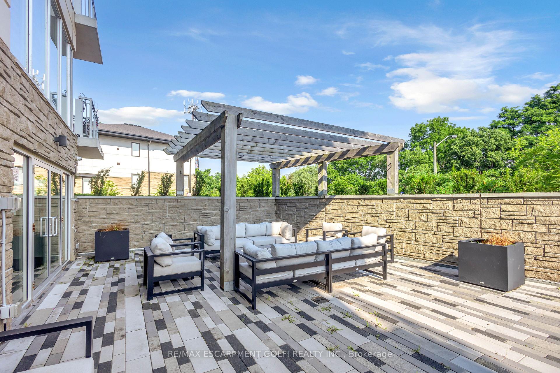 Photo 31 of Unit 208, 16 Markle Crescent, Hamilton, Ancaster — HOMEH