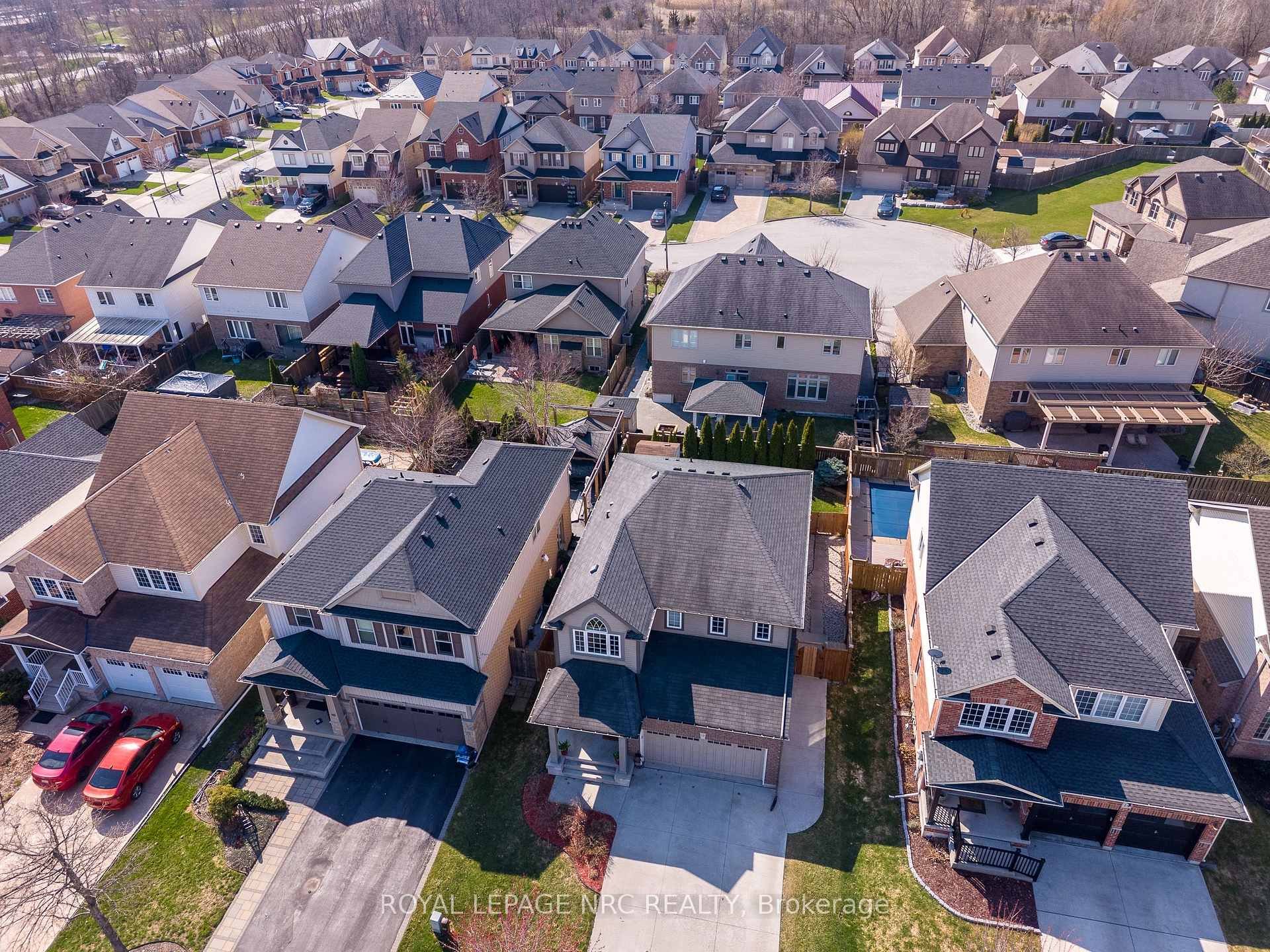 Photo 2 of 12 Wilfrid Laurier Crescent, St. Catharines, Secord Woods — HOMEH