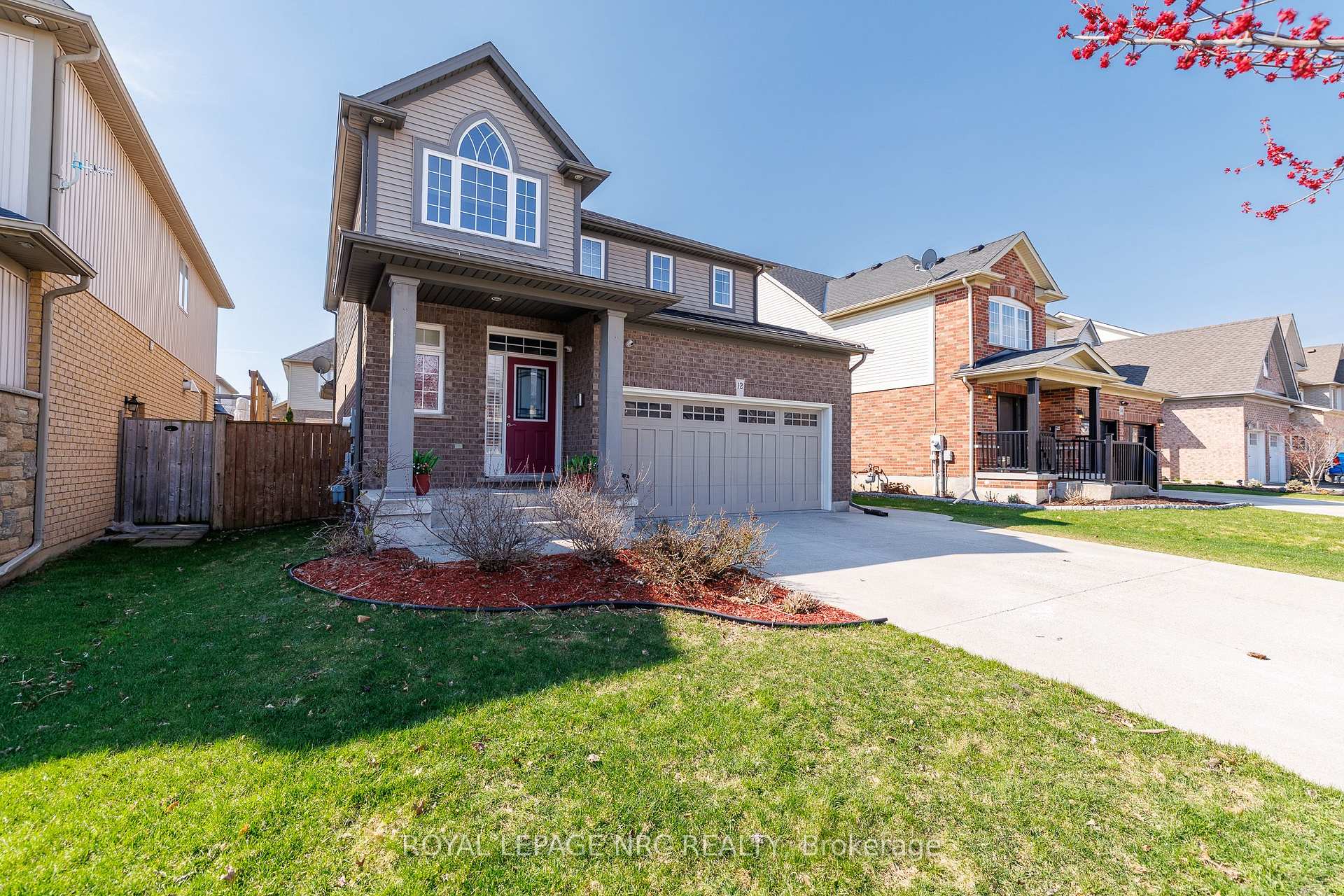Photo 4 of 12 Wilfrid Laurier Crescent, St. Catharines, Secord Woods — HOMEH