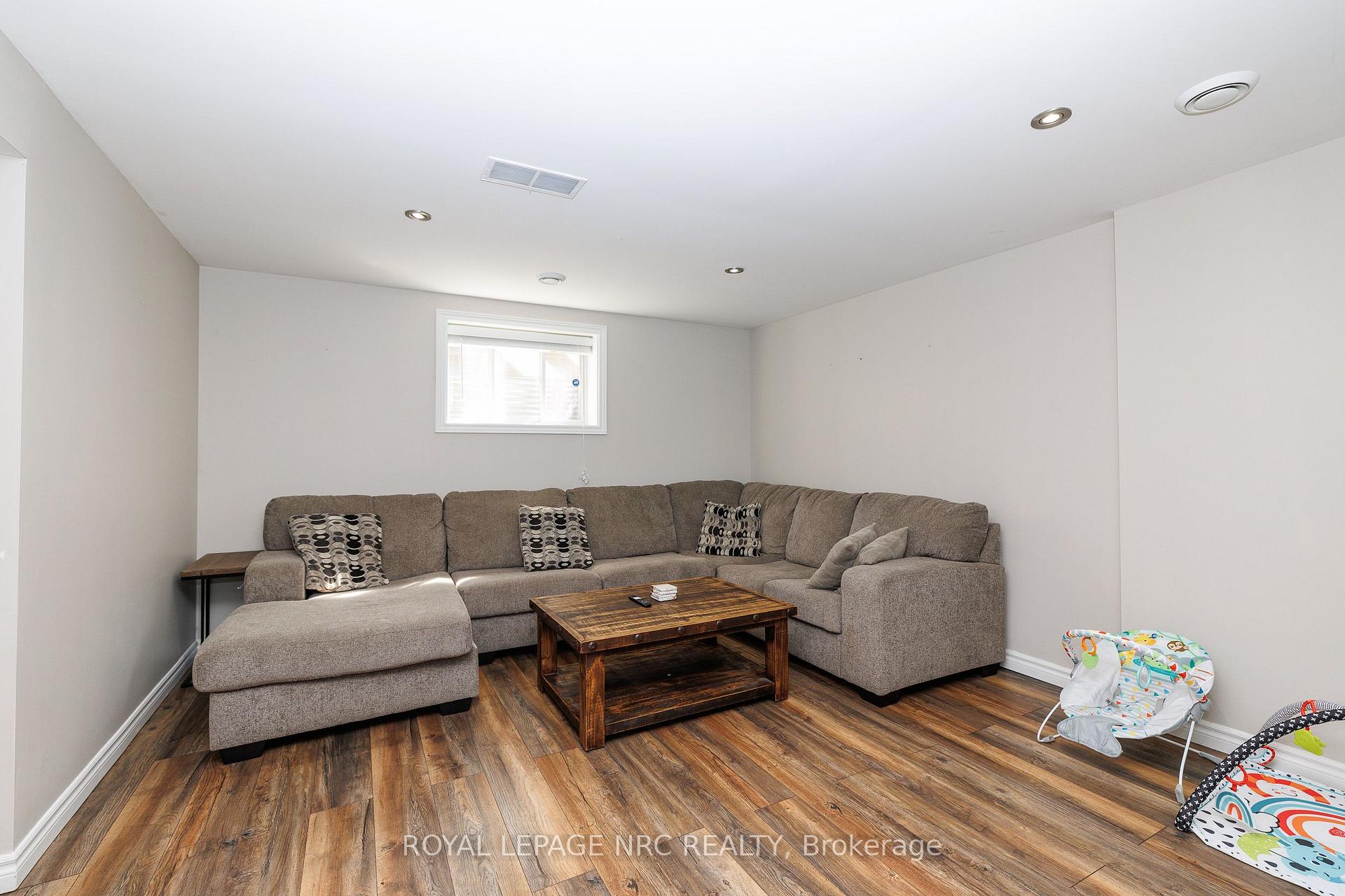 Photo 32 of 12 Wilfrid Laurier Crescent, St. Catharines, Secord Woods — HOMEH