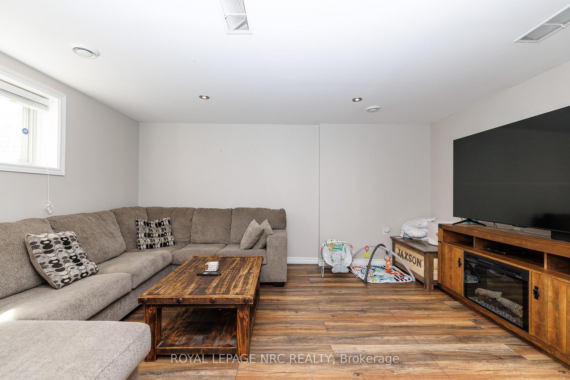 Photo 33 of 12 Wilfrid Laurier Crescent, St. Catharines, Secord Woods — HOMEH