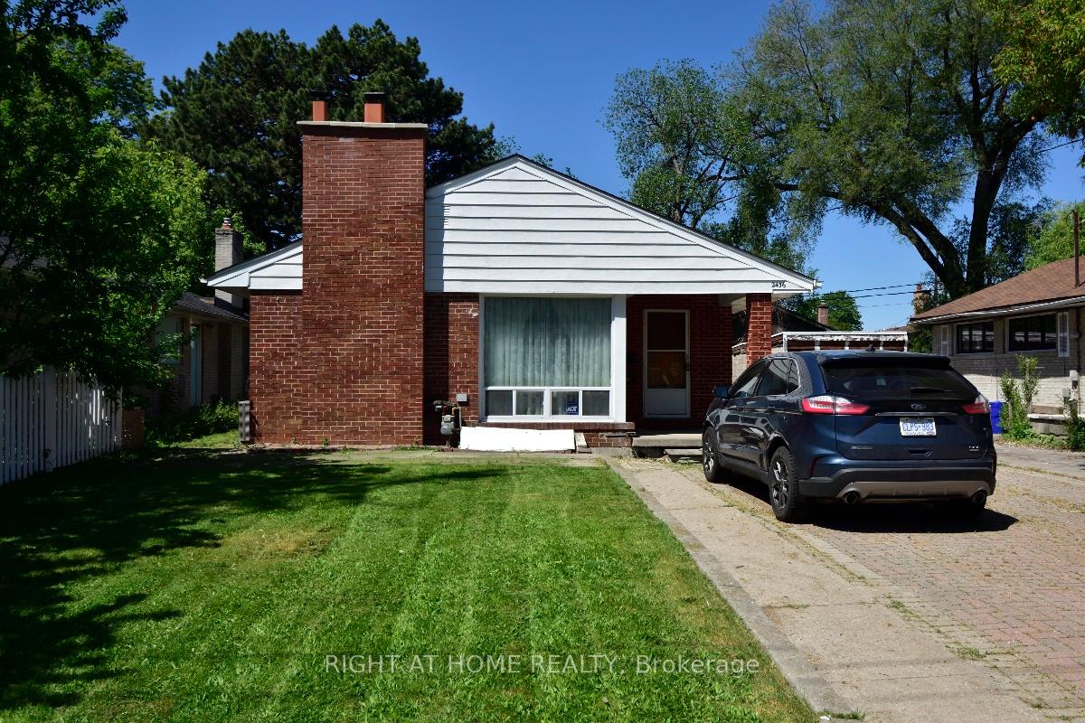 Photo 2 of 2436 Islington Avenue, Etobicoke, Rexdale-Kipling — HOMEH