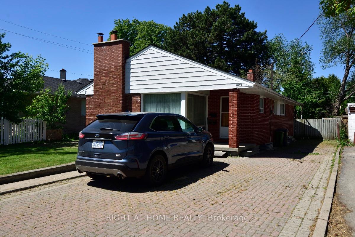 Photo 3 of 2436 Islington Avenue, Etobicoke, Rexdale-Kipling — HOMEH