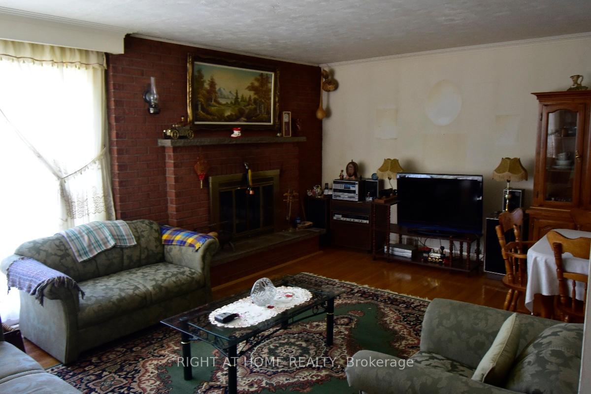 Photo 5 of 2436 Islington Avenue, Etobicoke, Rexdale-Kipling — HOMEH