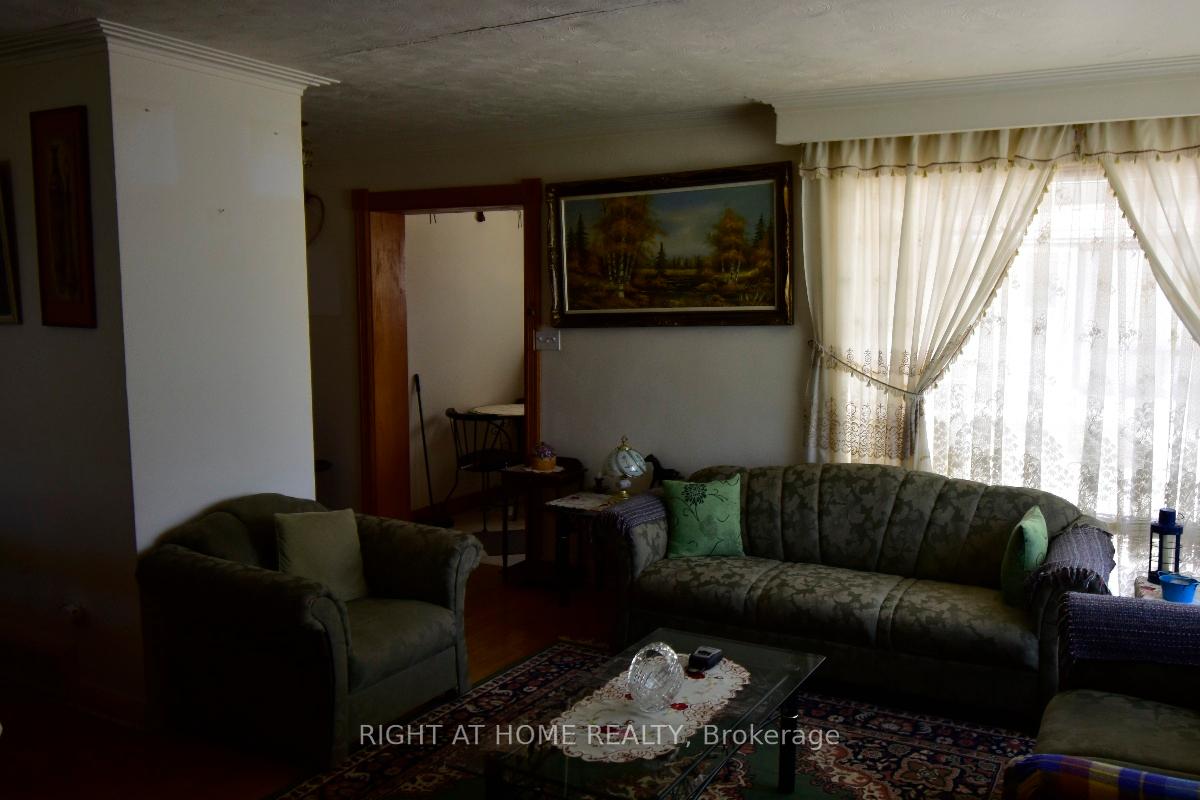 Photo 6 of 2436 Islington Avenue, Etobicoke, Rexdale-Kipling — HOMEH