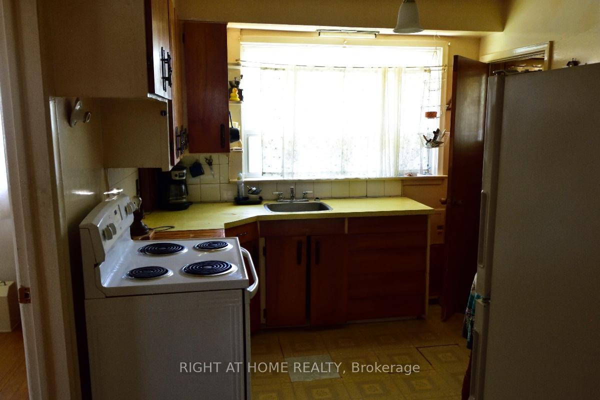 Photo 9 of 2436 Islington Avenue, Etobicoke, Rexdale-Kipling — HOMEH