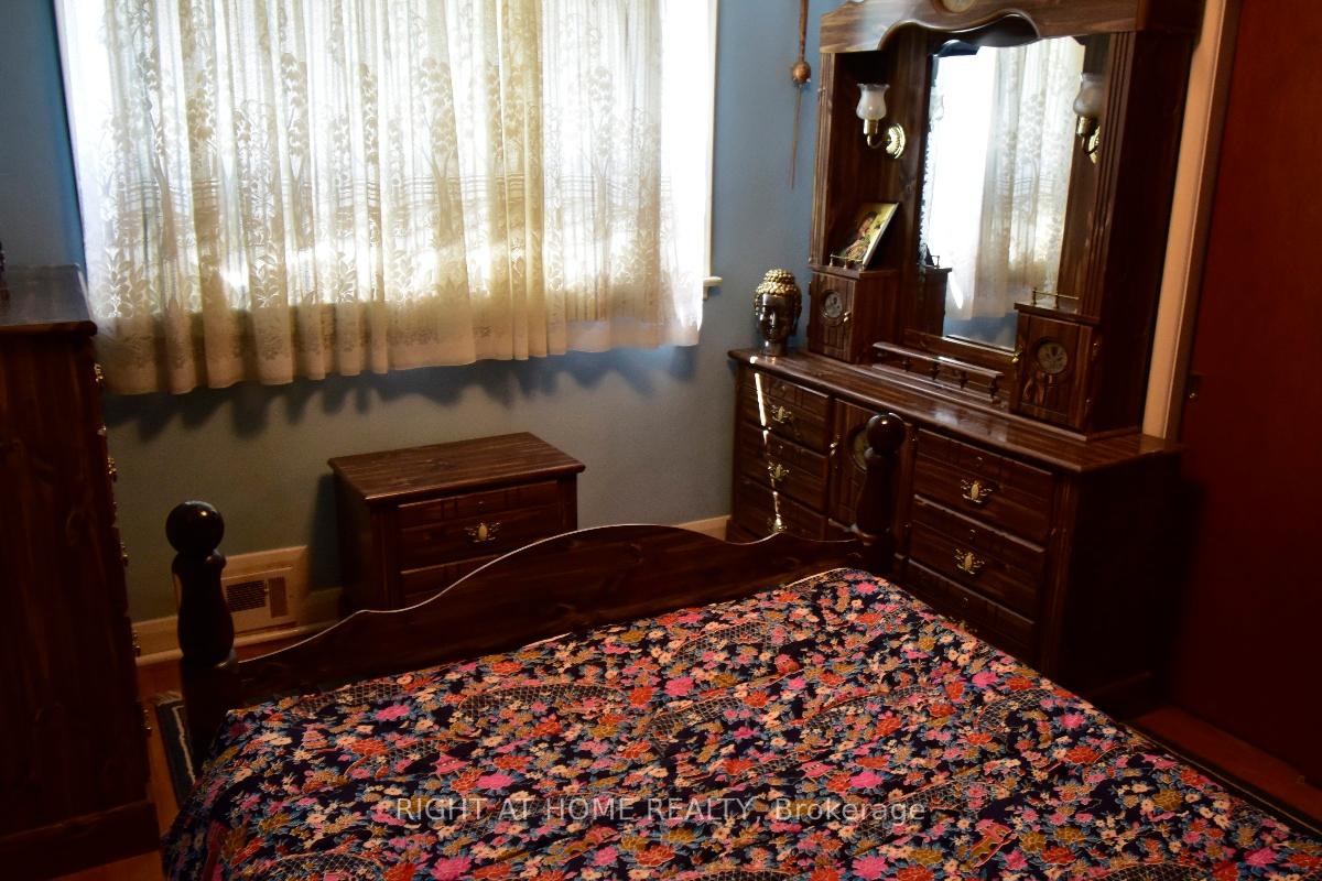 Photo 12 of 2436 Islington Avenue, Etobicoke, Rexdale-Kipling — HOMEH