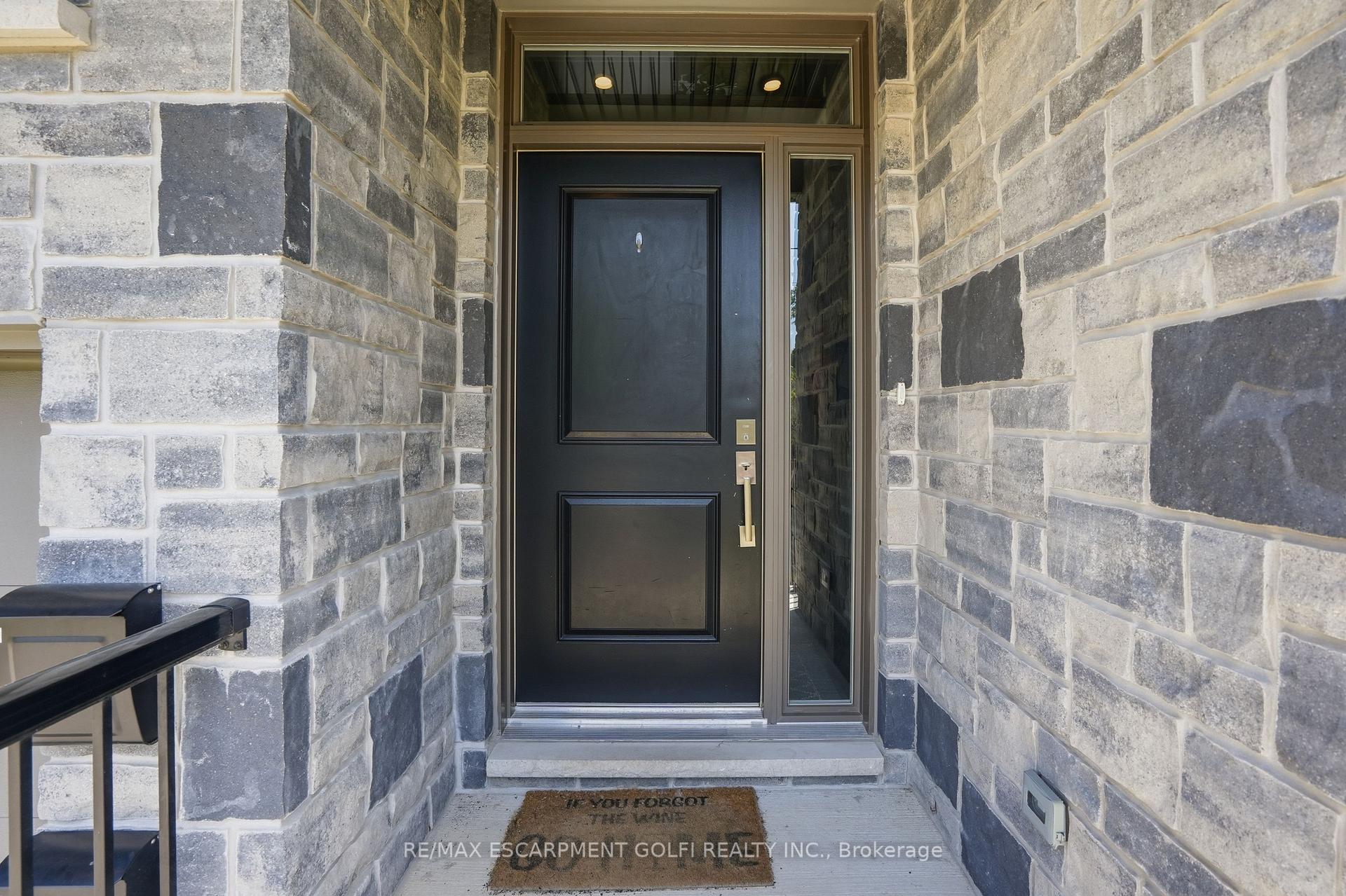Photo 2 of 8 Nash Street, St. Catharines, Western Hill — HOMEH