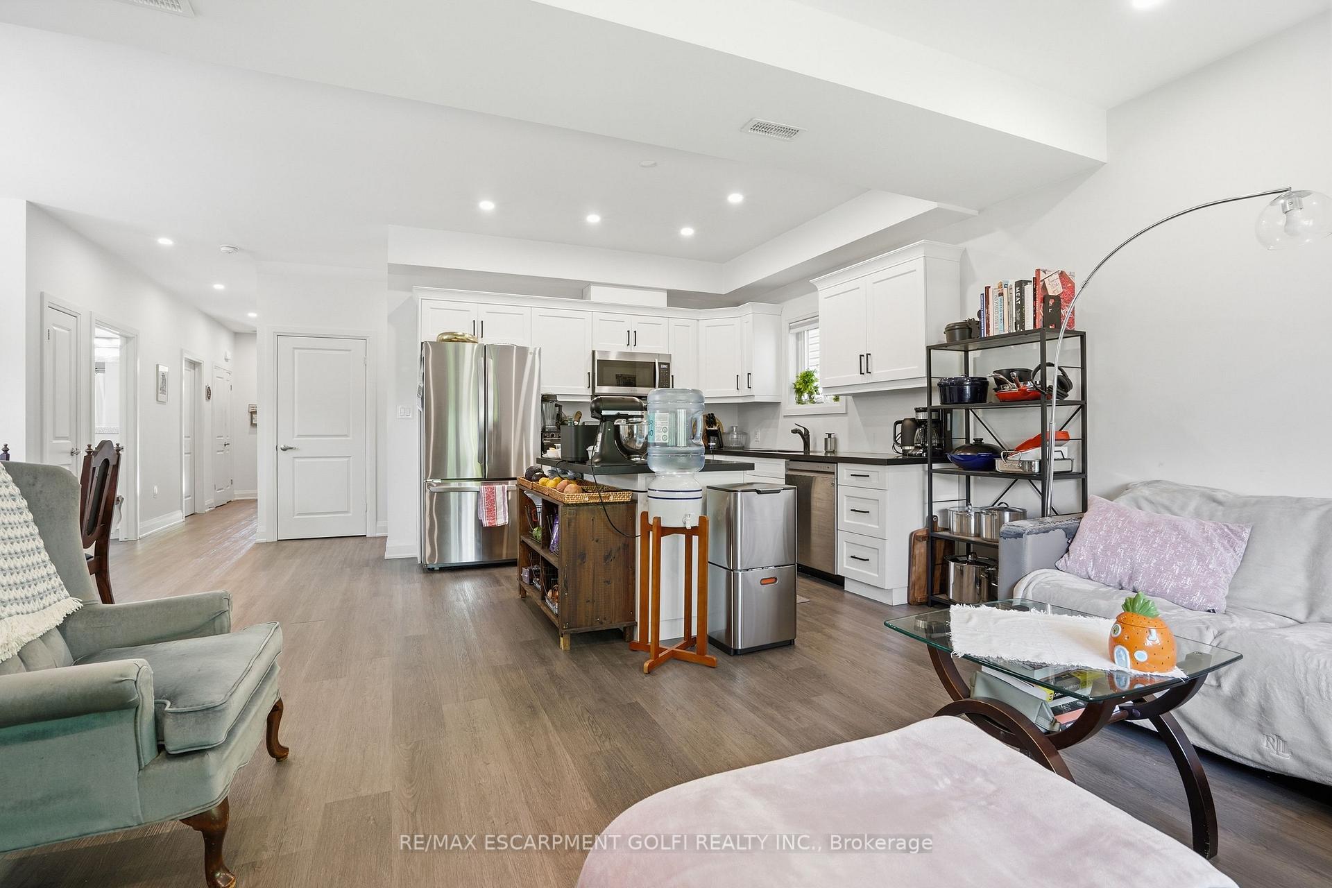 Photo 8 of 8 Nash Street, St. Catharines, Western Hill — HOMEH