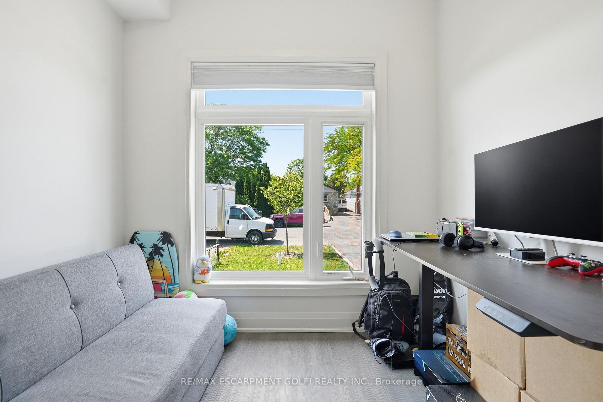 Photo 10 of 8 Nash Street, St. Catharines, Western Hill — HOMEH