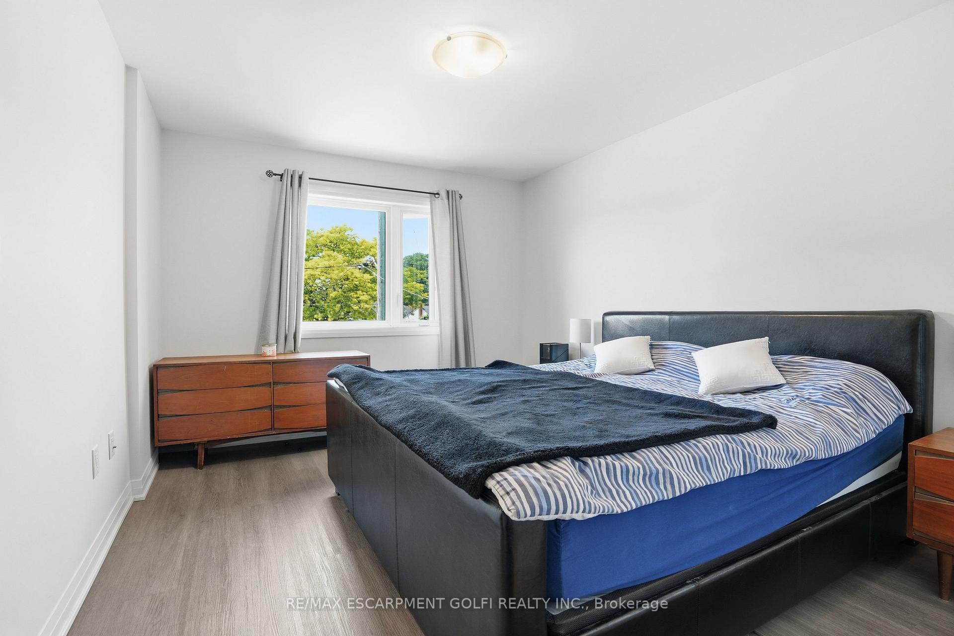 Photo 15 of 8 Nash Street, St. Catharines, Western Hill — HOMEH