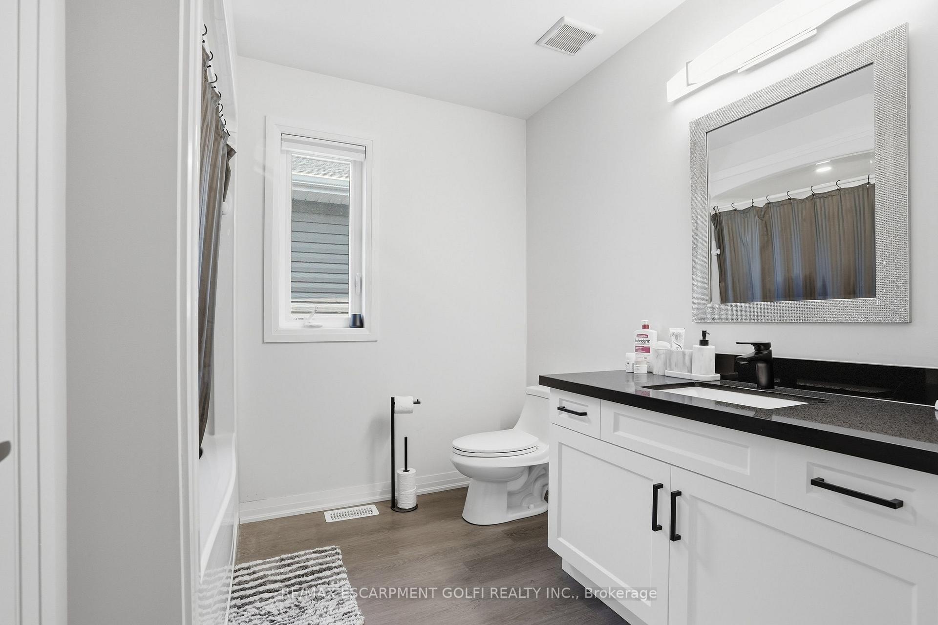 Photo 16 of 8 Nash Street, St. Catharines, Western Hill — HOMEH