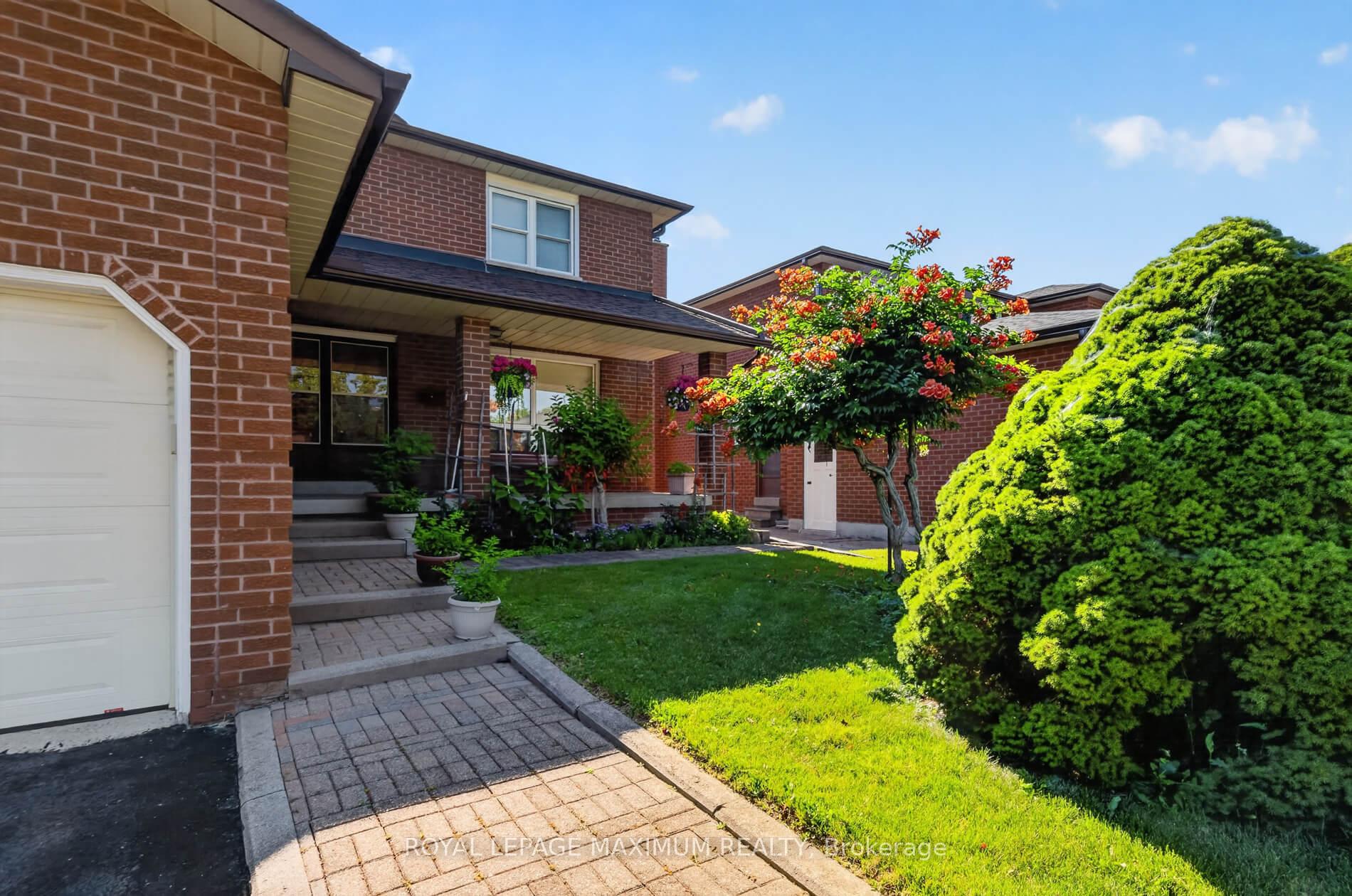 Photo 2 of 162 Wigwoss Drive, Vaughan, East Woodbridge — HOMEH