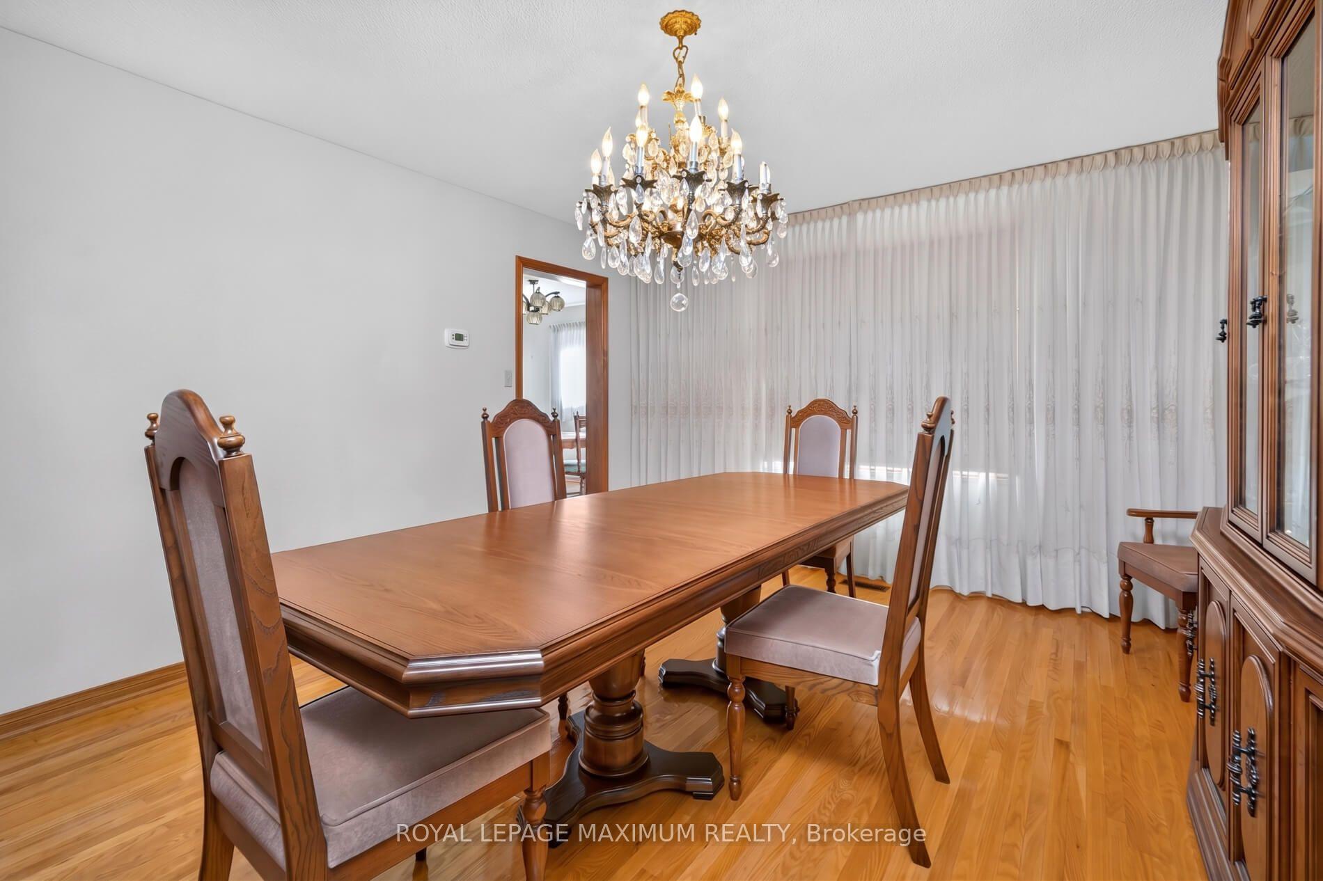 Photo 6 of 162 Wigwoss Drive, Vaughan, East Woodbridge — HOMEH