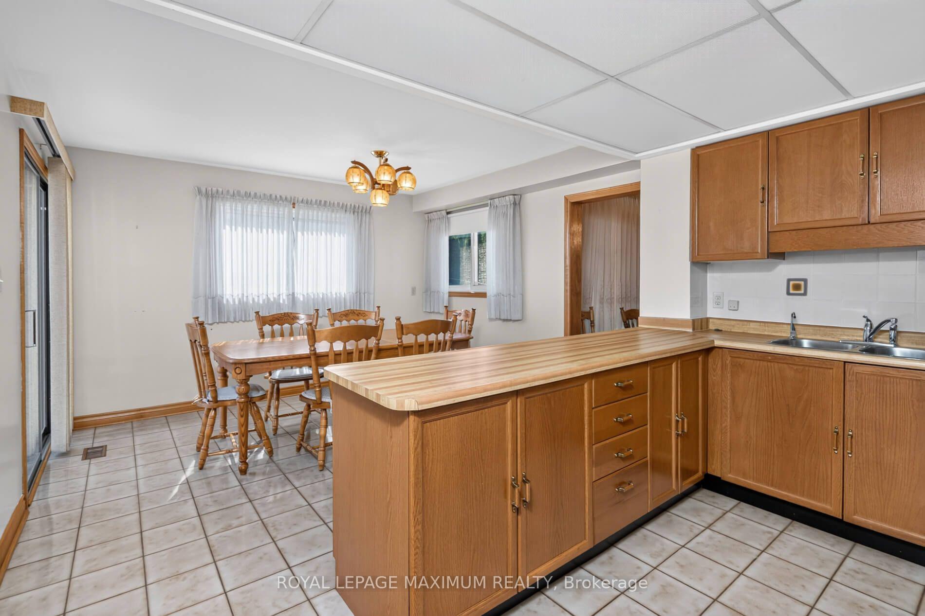 Photo 7 of 162 Wigwoss Drive, Vaughan, East Woodbridge — HOMEH