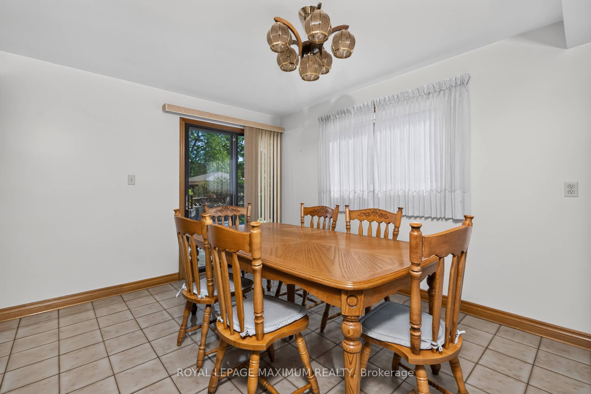 Photo 8 of 162 Wigwoss Drive, Vaughan, East Woodbridge — HOMEH