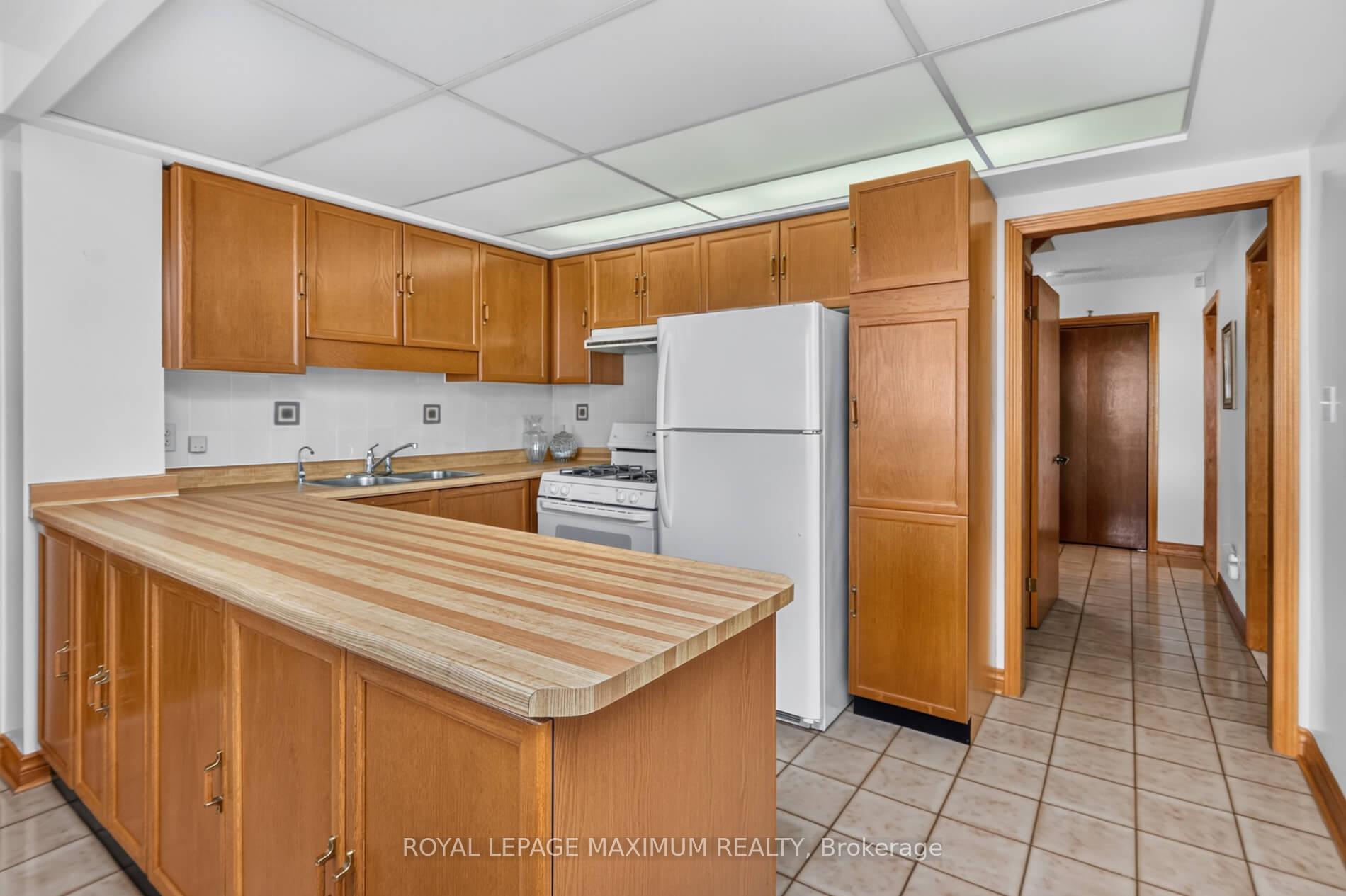 Photo 10 of 162 Wigwoss Drive, Vaughan, East Woodbridge — HOMEH