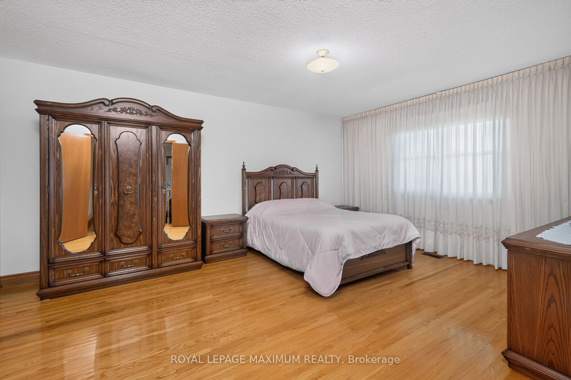 Photo 14 of 162 Wigwoss Drive, Vaughan, East Woodbridge — HOMEH