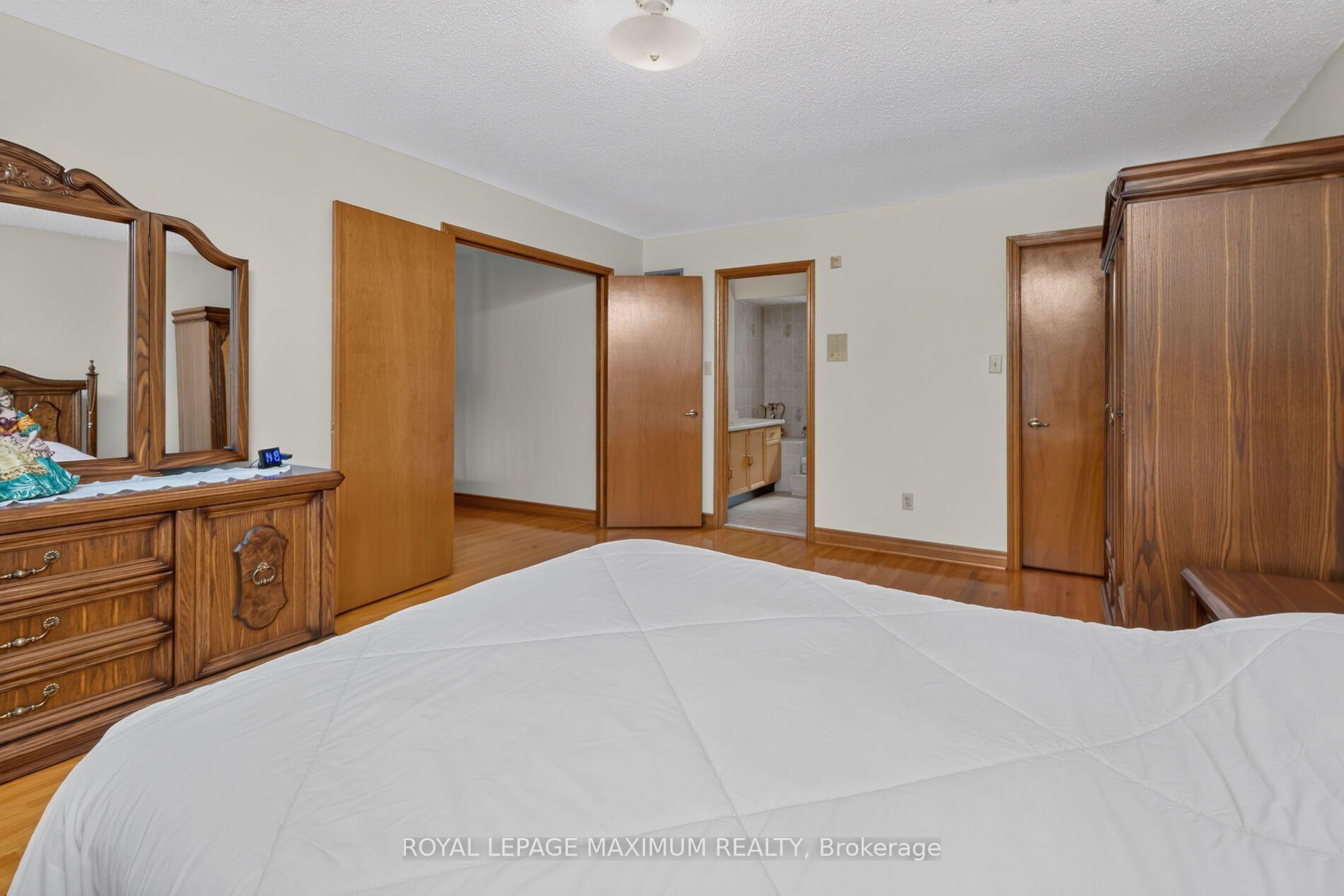 Photo 15 of 162 Wigwoss Drive, Vaughan, East Woodbridge — HOMEH