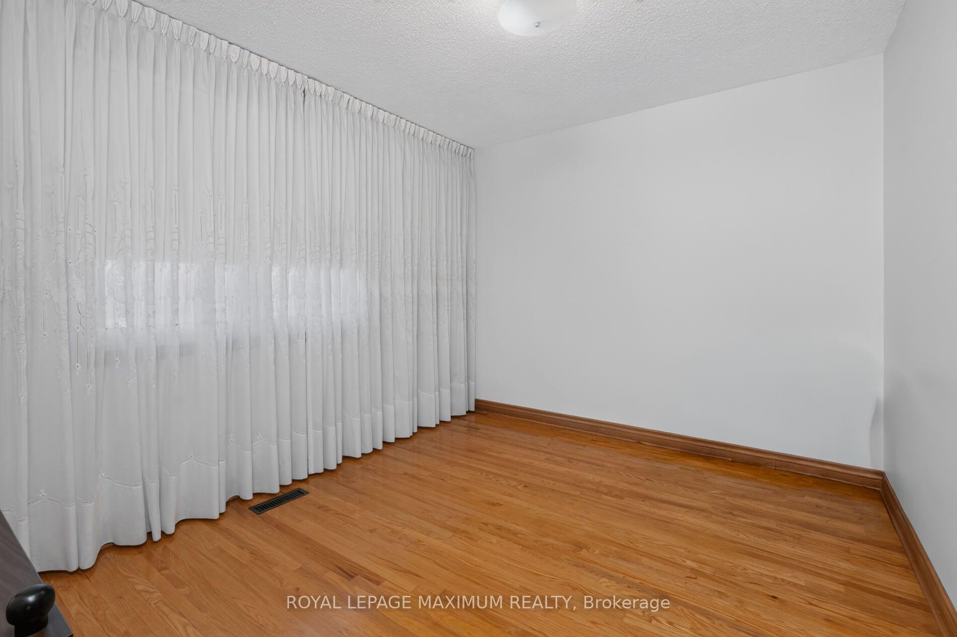 Photo 17 of 162 Wigwoss Drive, Vaughan, East Woodbridge — HOMEH