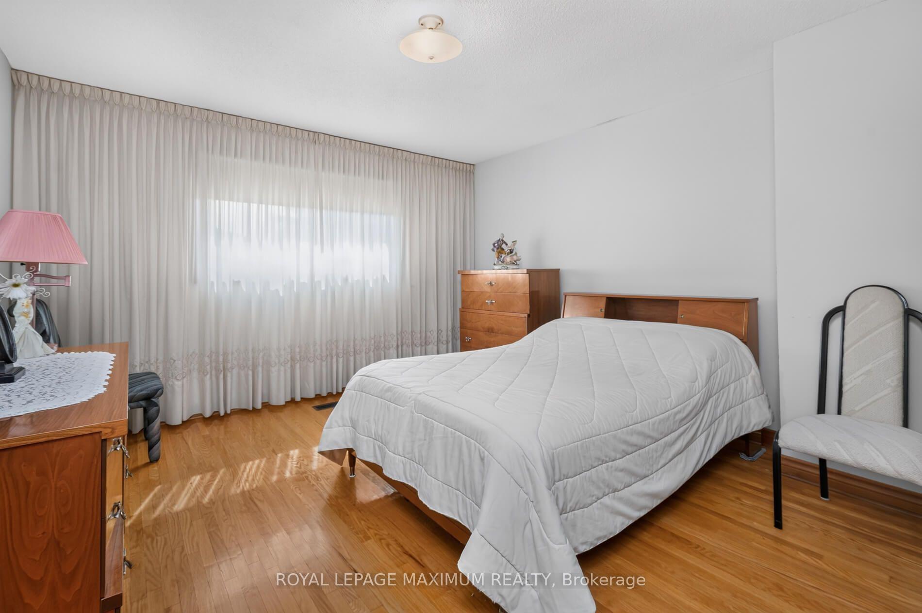 Photo 18 of 162 Wigwoss Drive, Vaughan, East Woodbridge — HOMEH