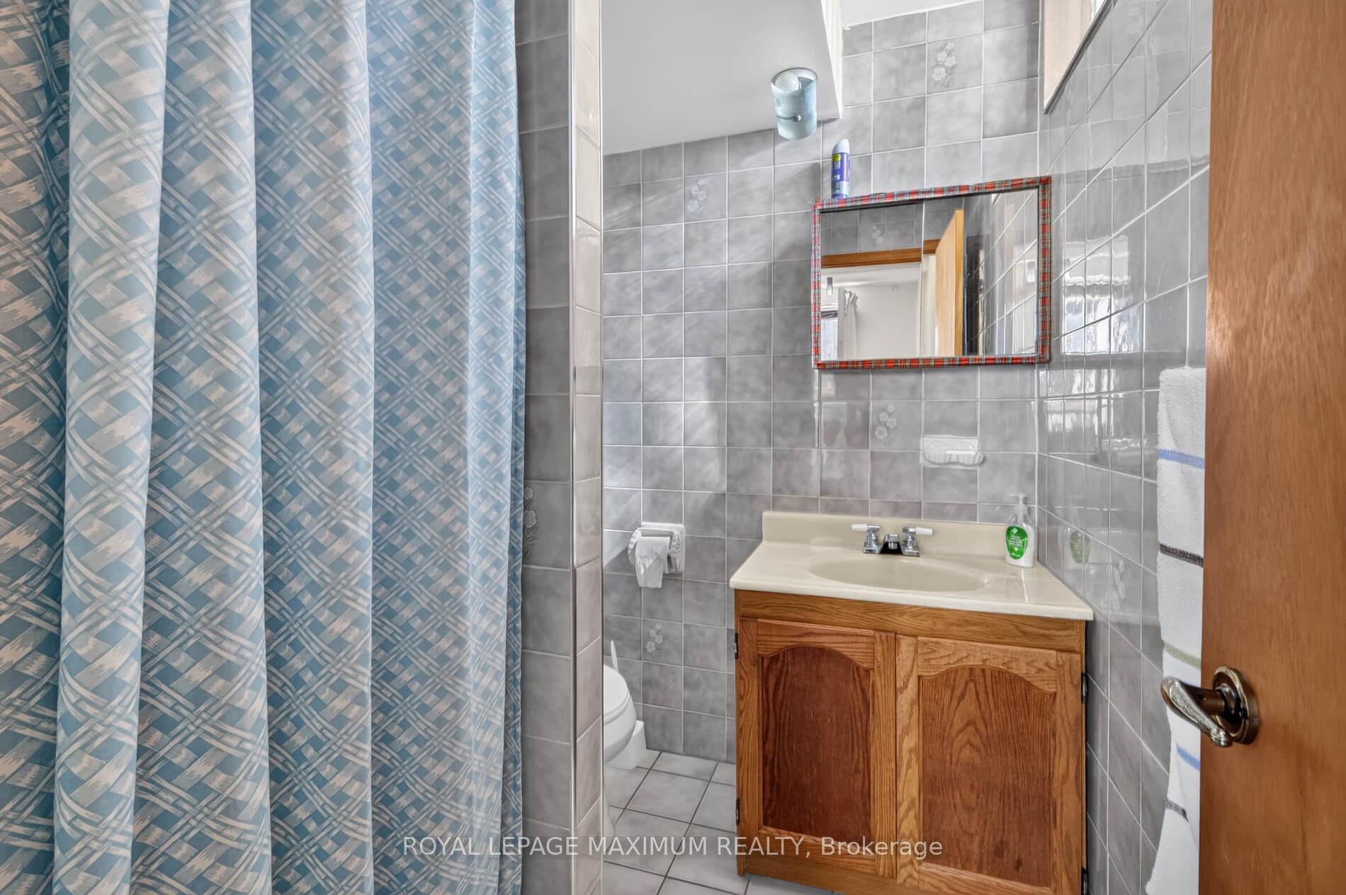 Photo 24 of 162 Wigwoss Drive, Vaughan, East Woodbridge — HOMEH
