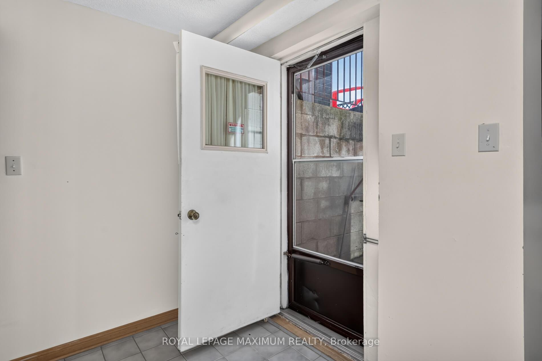 Photo 25 of 162 Wigwoss Drive, Vaughan, East Woodbridge — HOMEH