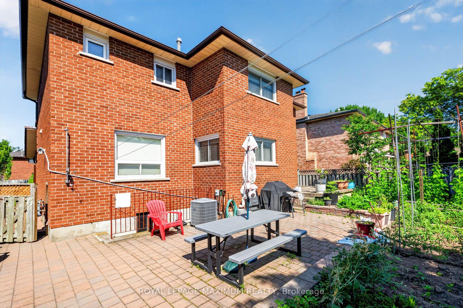 Photo 32 of 162 Wigwoss Drive, Vaughan, East Woodbridge — HOMEH