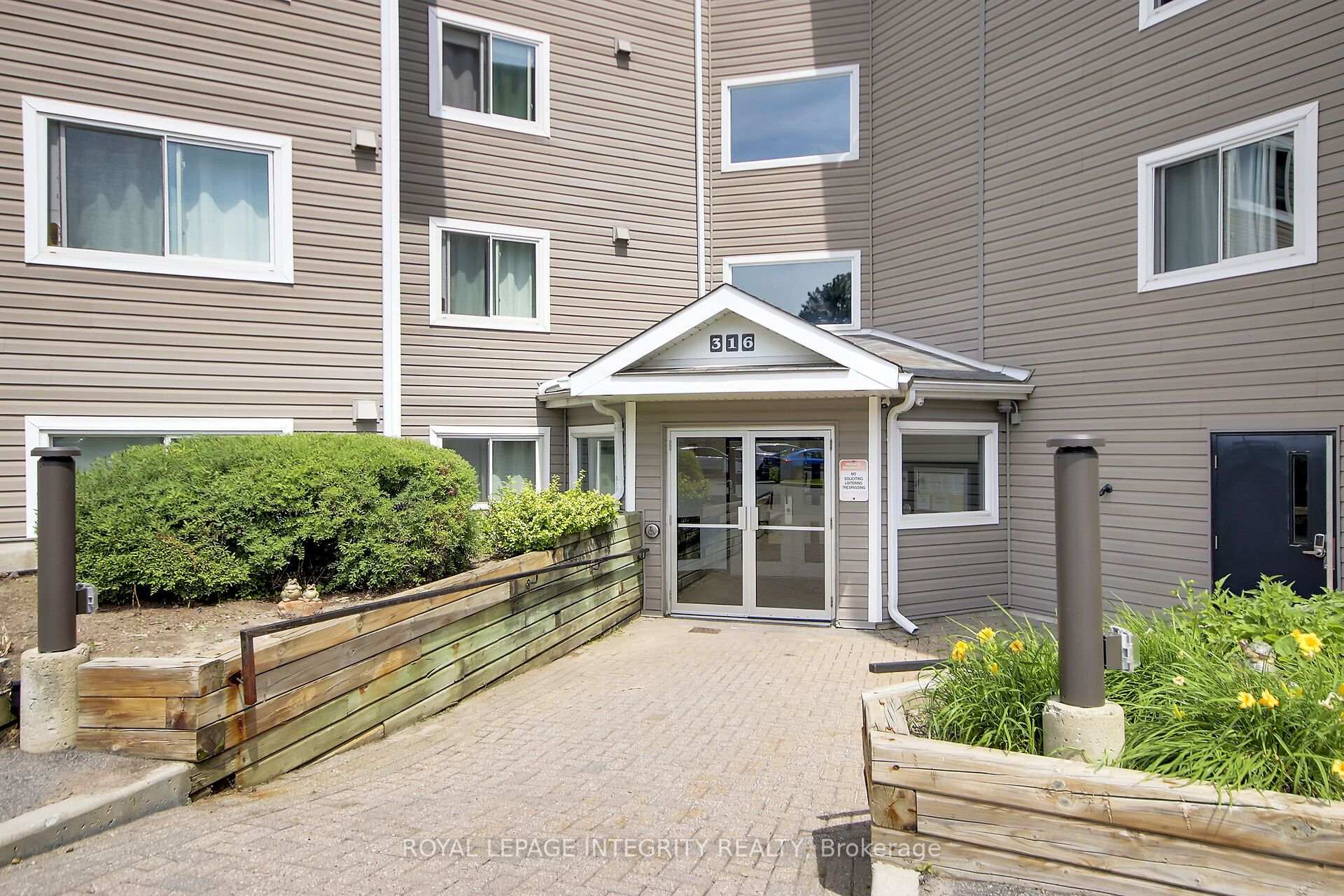 Photo 4 of Unit 302, 316 Lorry Greenberg Drive, Ottawa, Hunt Club Park/Greenboro — HOMEH