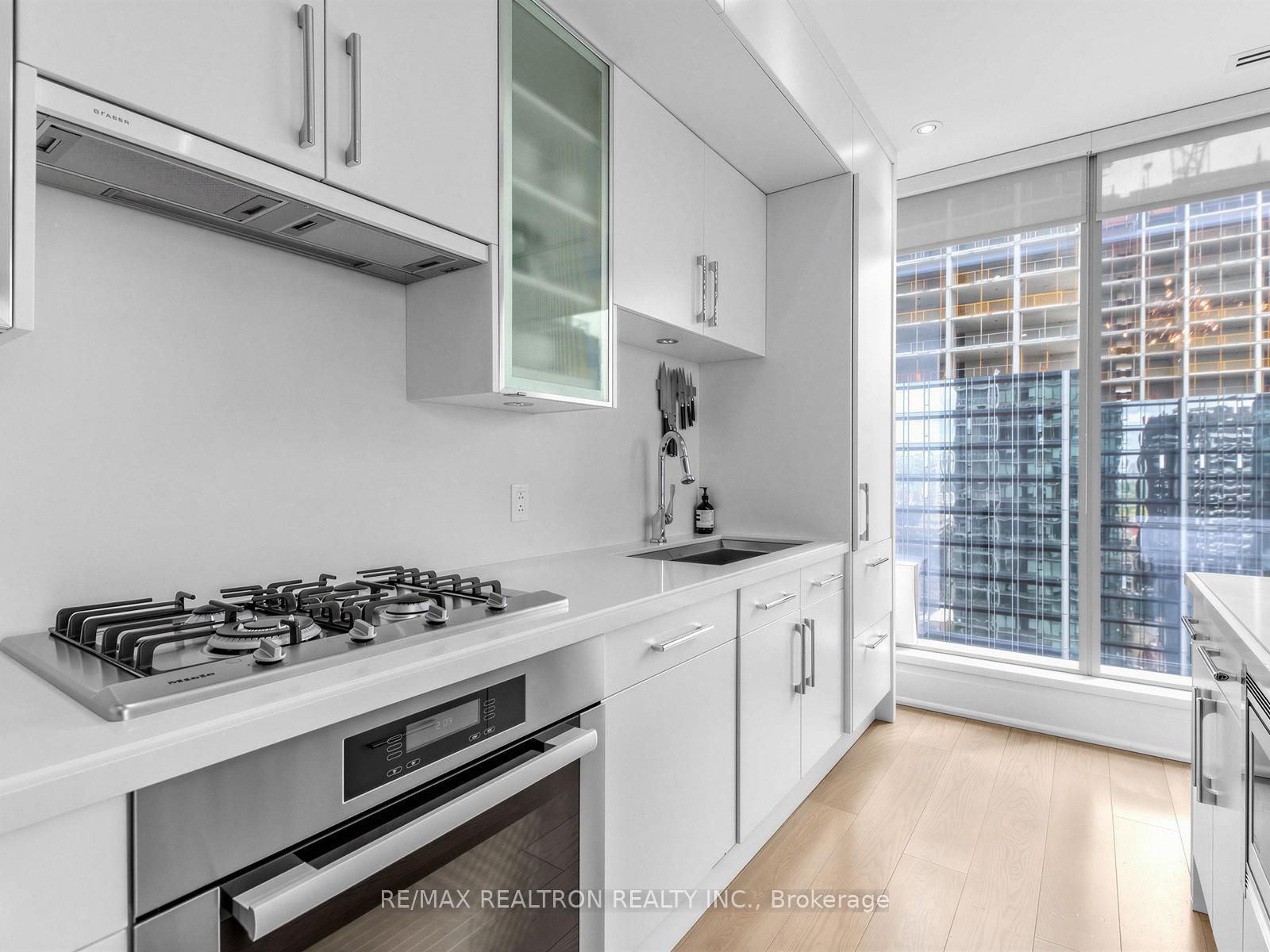 Photo 6 of Unit 2005, 55 Scollard Street, Toronto, The Annex — HOMEH