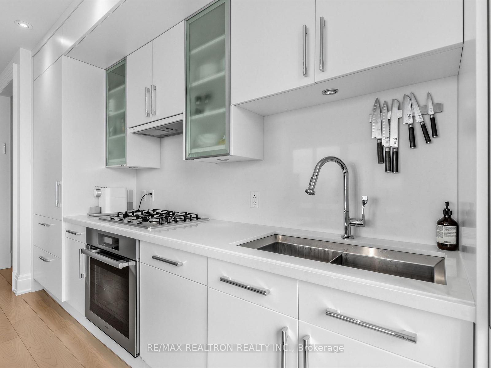 Photo 7 of Unit 2005, 55 Scollard Street, Toronto, The Annex — HOMEH