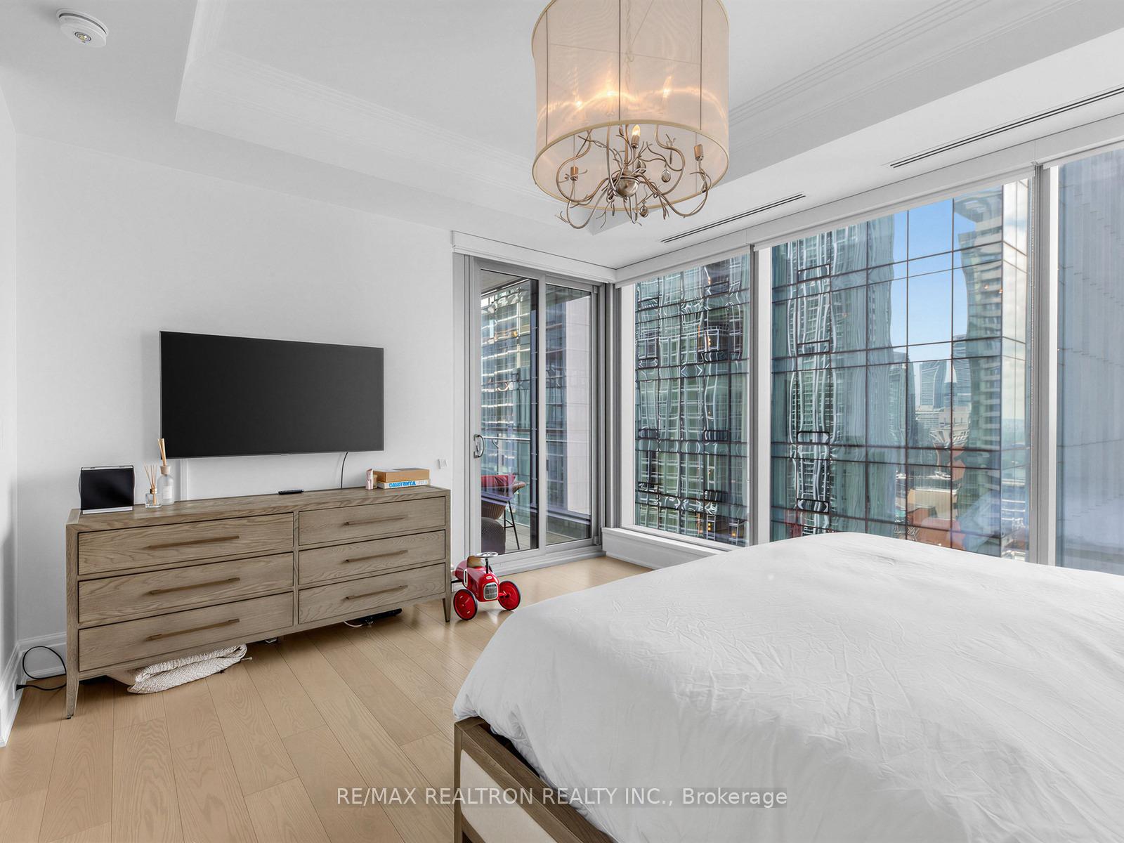 Photo 12 of Unit 2005, 55 Scollard Street, Toronto, The Annex — HOMEH