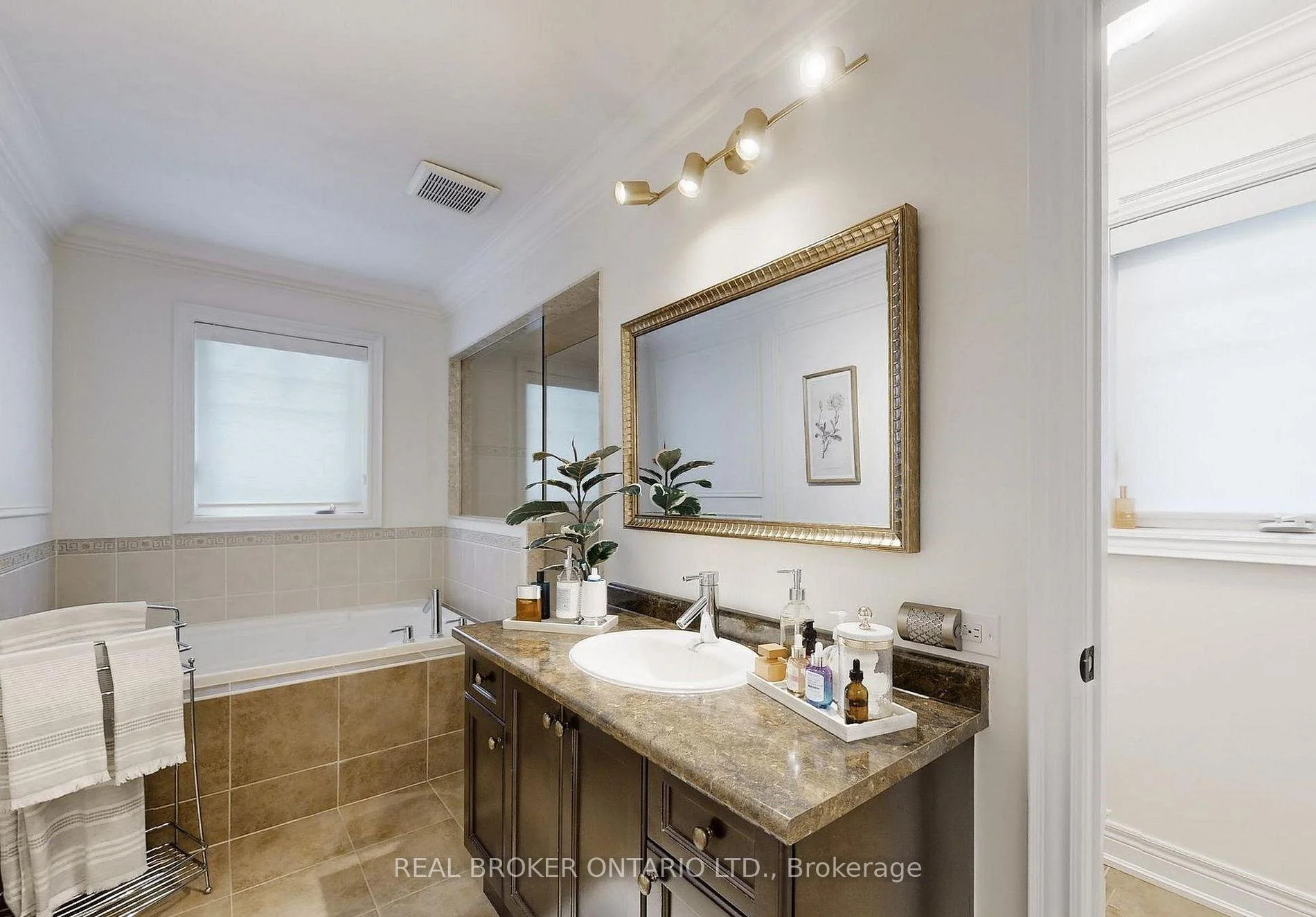 Photo 31 of 43 Fairmont Ridge Trail, King, Nobleton — HOMEH