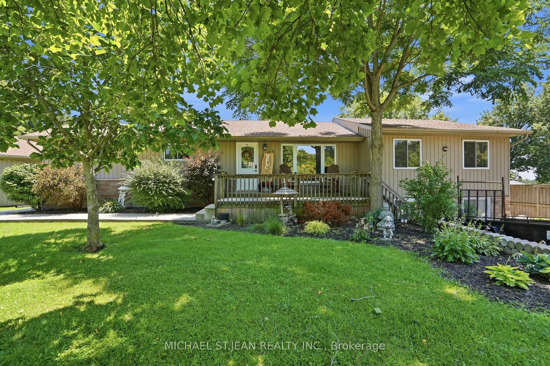 Photo 2 of 25 Saveryn Road, Hamilton, Rural Glanbrook — HOMEH