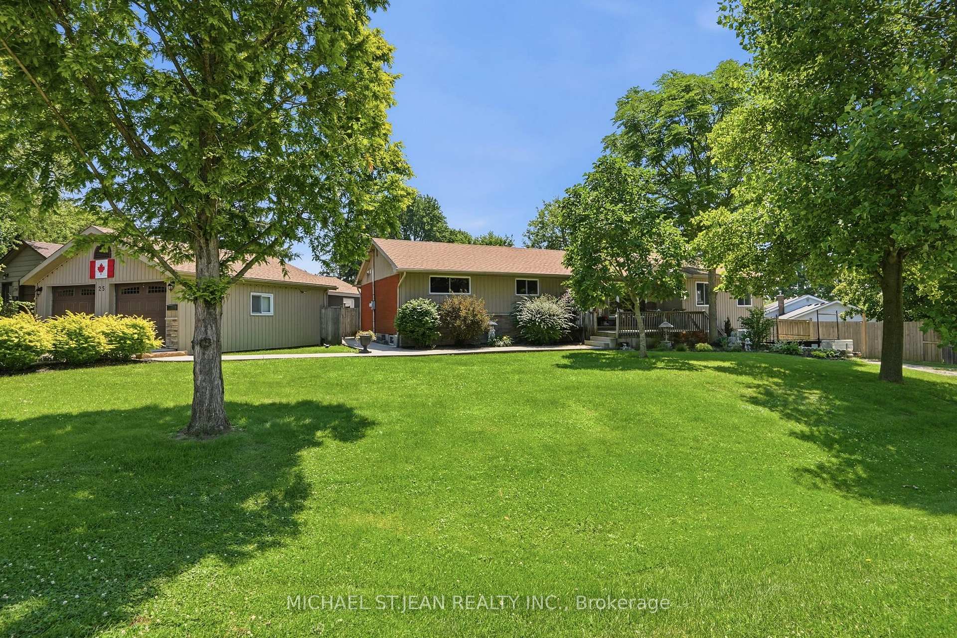 Photo 3 of 25 Saveryn Road, Hamilton, Rural Glanbrook — HOMEH