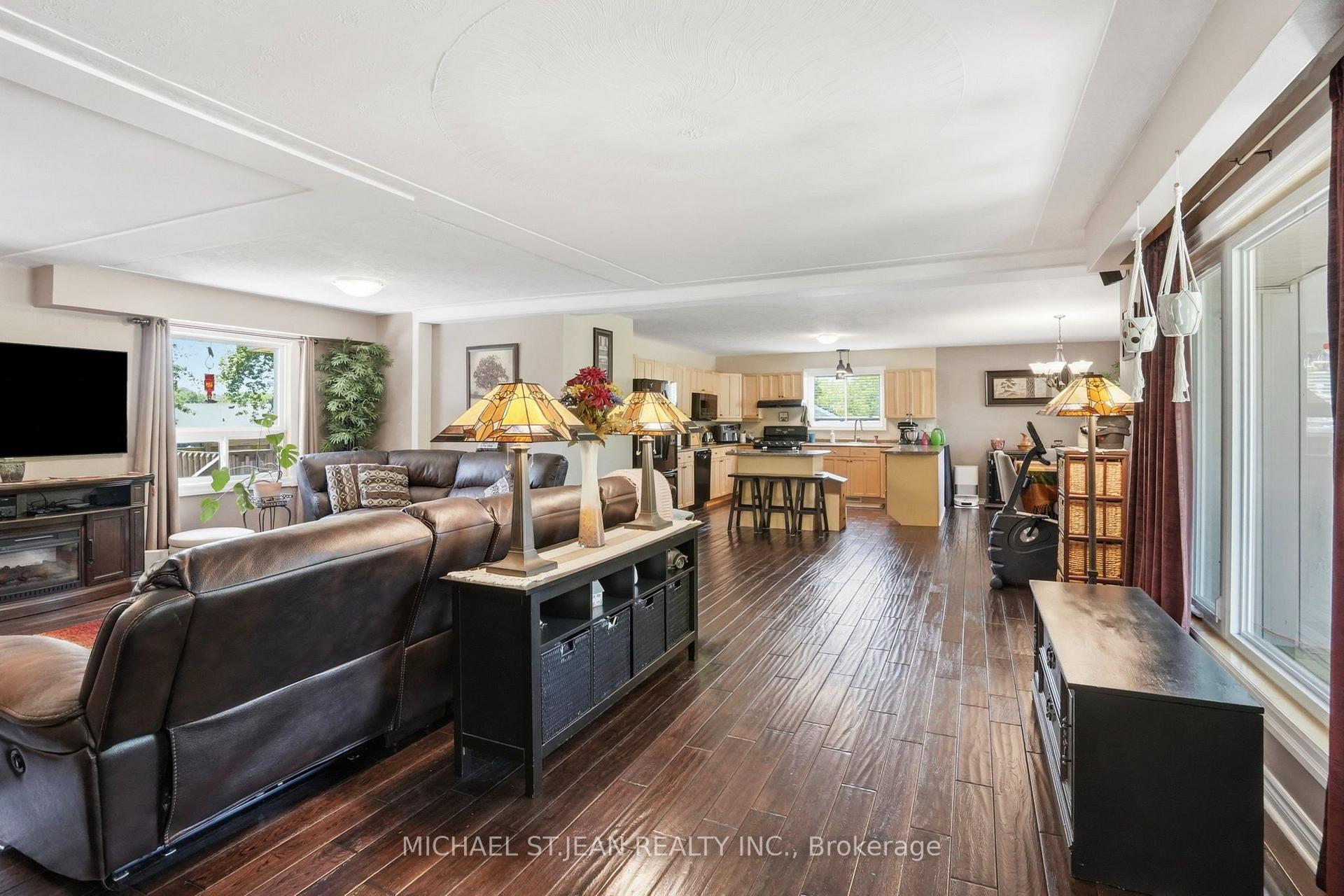 Photo 7 of 25 Saveryn Road, Hamilton, Rural Glanbrook — HOMEH