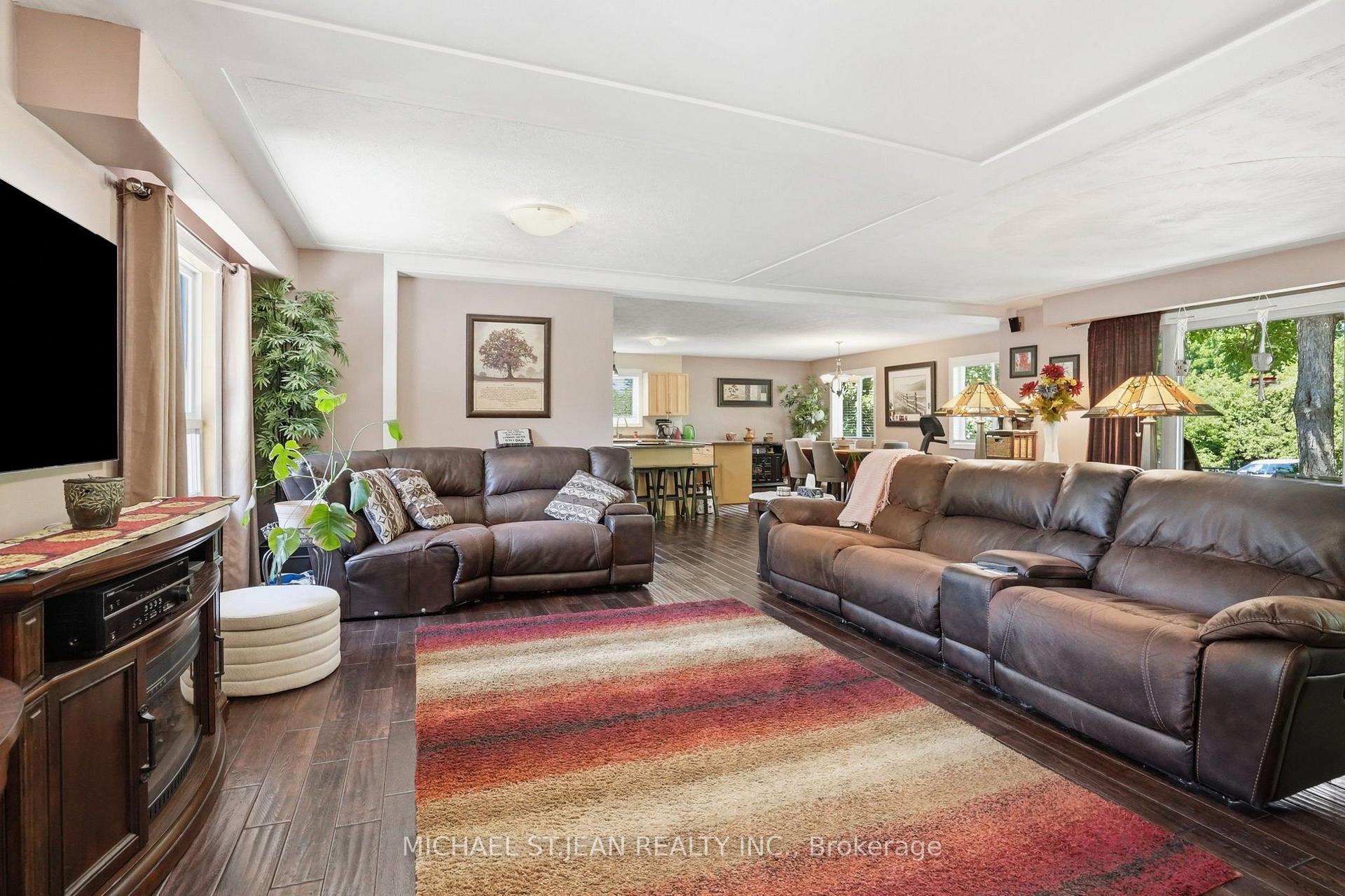 Photo 8 of 25 Saveryn Road, Hamilton, Rural Glanbrook — HOMEH