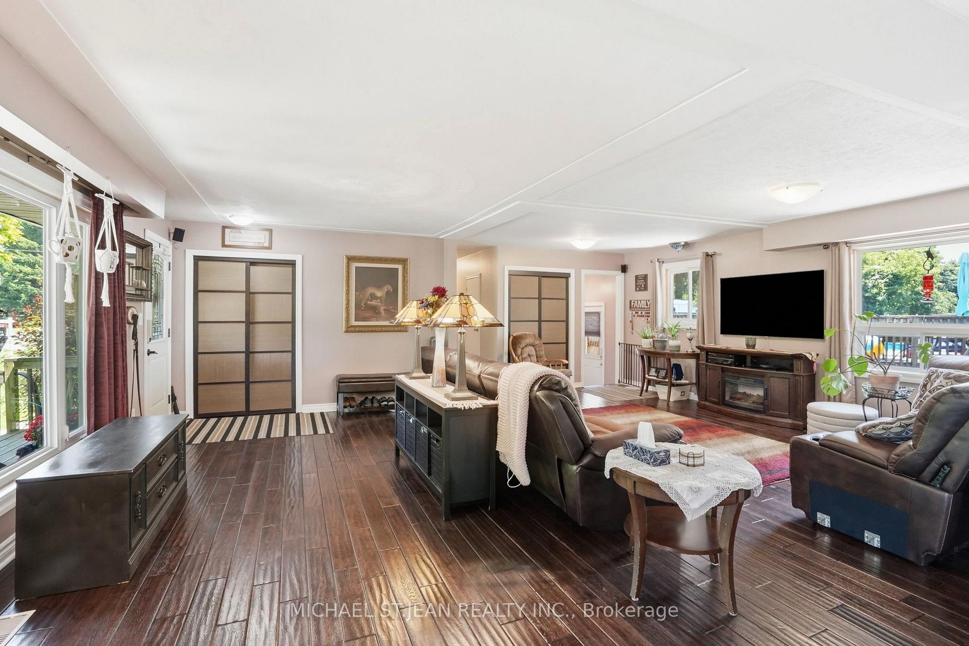 Photo 10 of 25 Saveryn Road, Hamilton, Rural Glanbrook — HOMEH